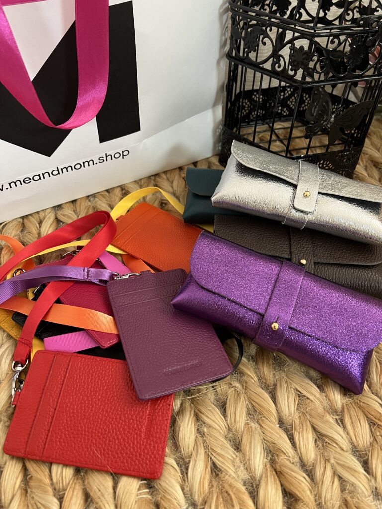 PORTAOCCHIALI E PORTABADGE