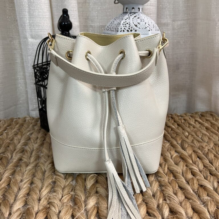 1C509AC7-82E3-4E7B-BE27-CE00143E6E3E