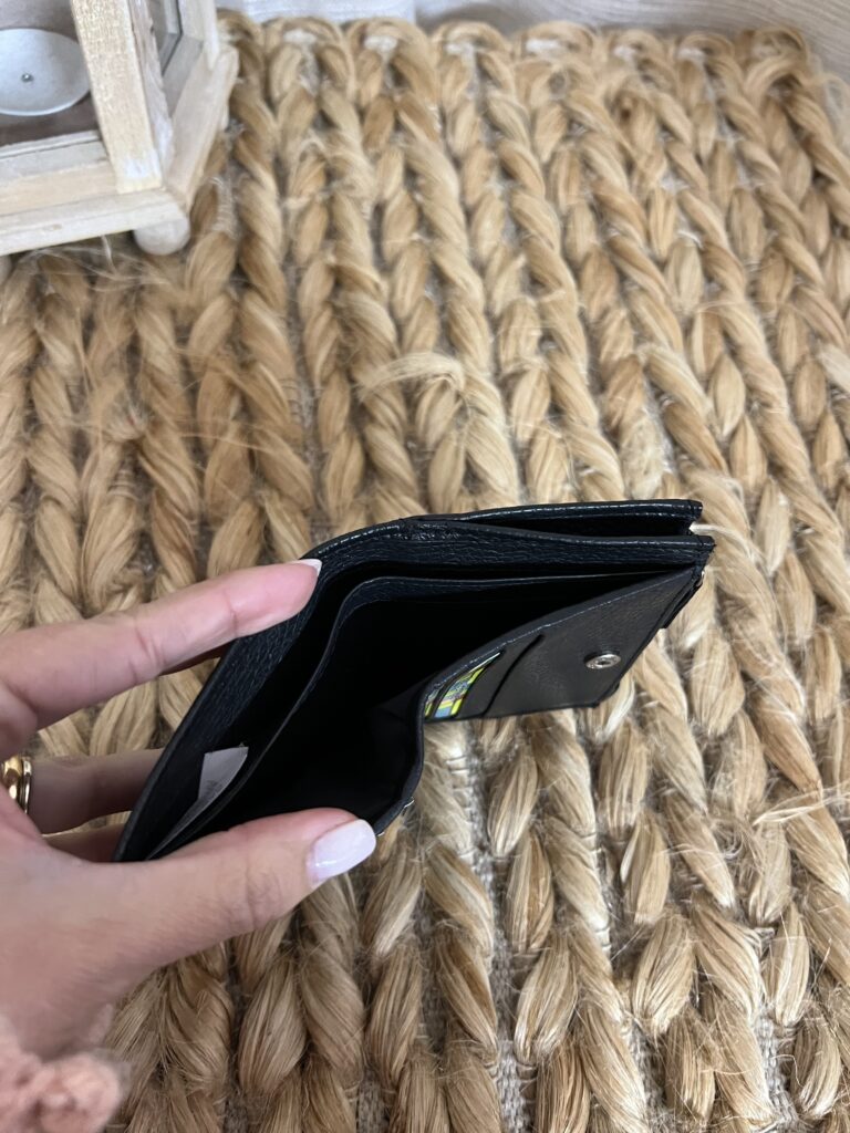 1F229EEE-00B2-416F-B174-0B2A67D4D700