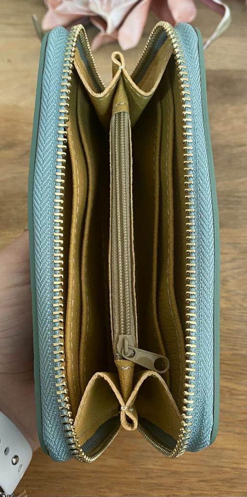 1FC5D373-72D5-403D-B3BD-3996AD3ED1E1