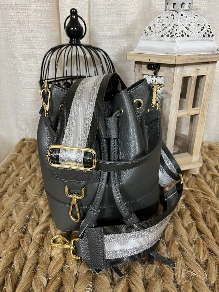 32C95837-E673-4AB1-9D5A-85DC87147E7E