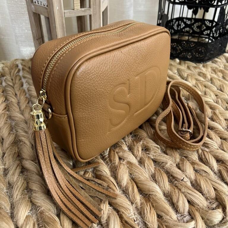 51E695F7-495A-4A5E-9D09-E6AA53D43936