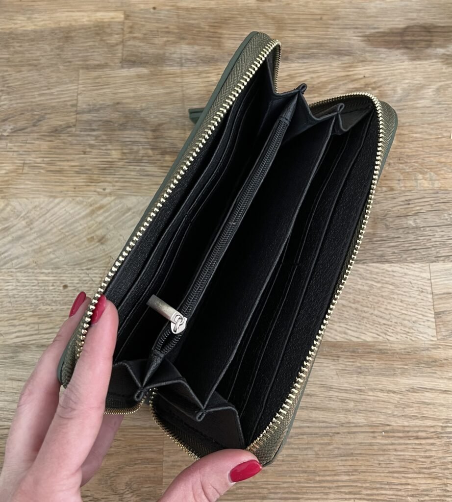 5421FF48-79DB-4430-B099-C894FBADE06D