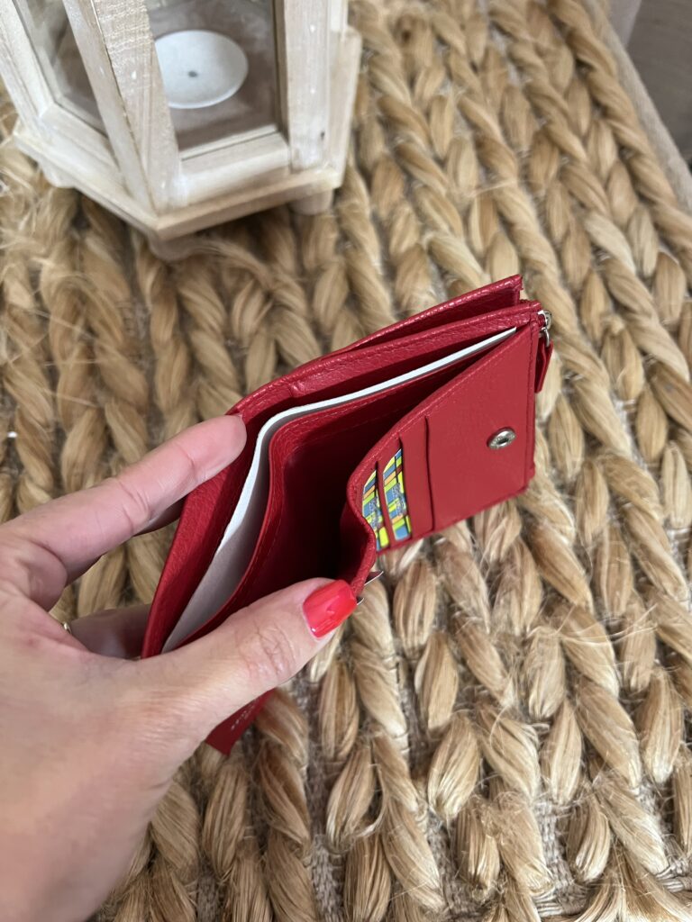 767A497D-B608-4864-9F32-05970AEB5855