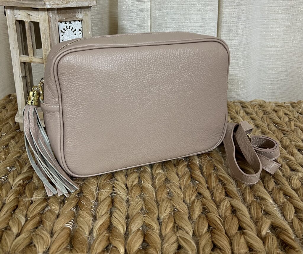 979C28DB-8764-401A-B54F-CE292B1AD2CF