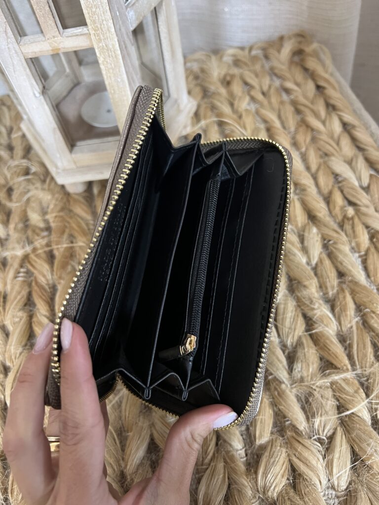 99CF84C7-4A07-4DB6-BE43-8246AE1A3565