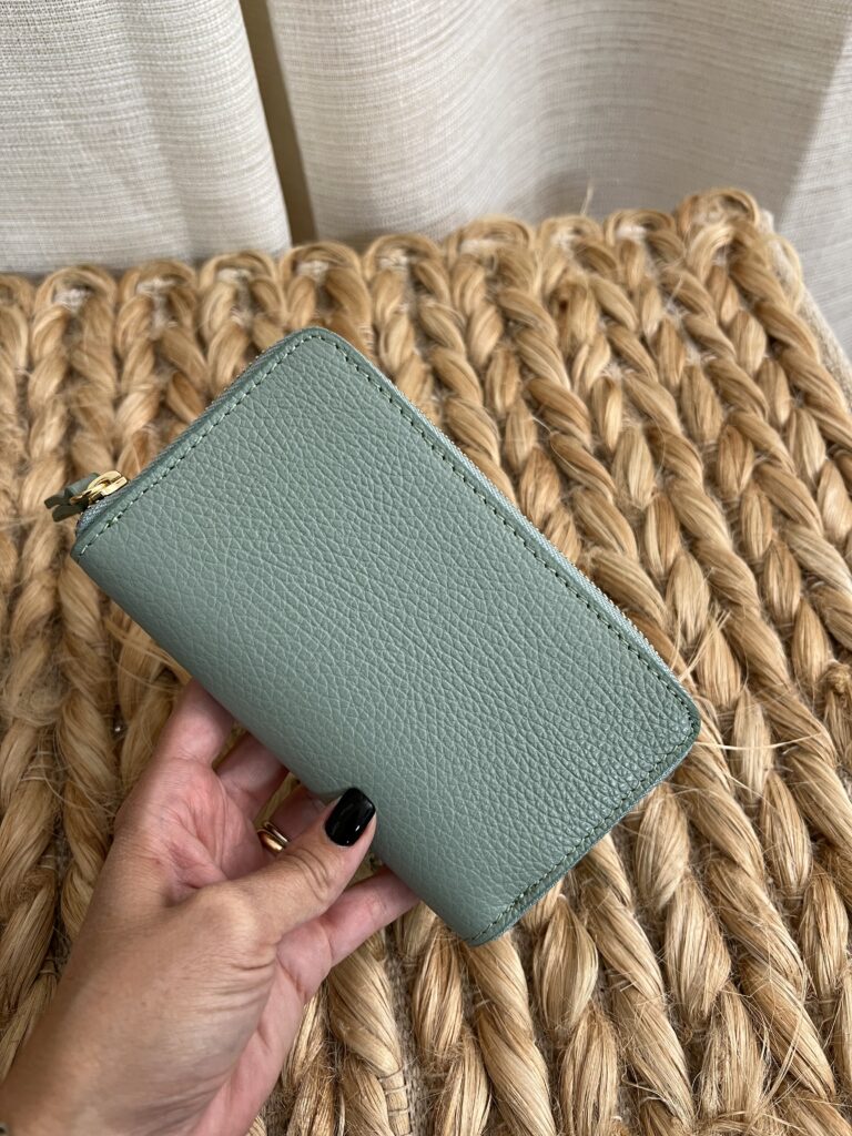 A90B2D7F-C946-4091-83B0-E0DEE2DFF11C