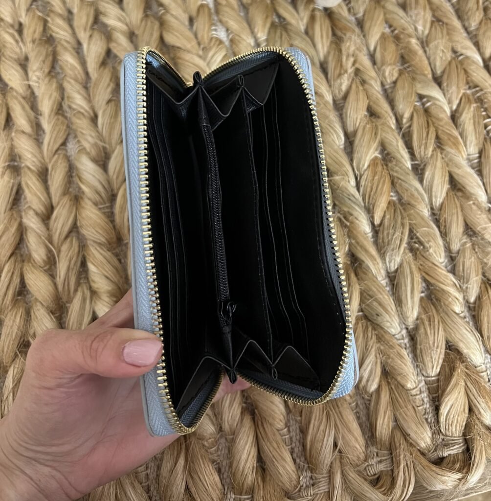 B3A7F9B0-E669-40B4-AE4E-595205241637