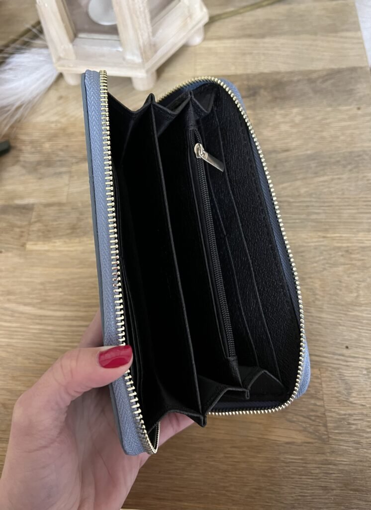 CBC550D5-223C-4F5E-B0BE-530012D2EC7B