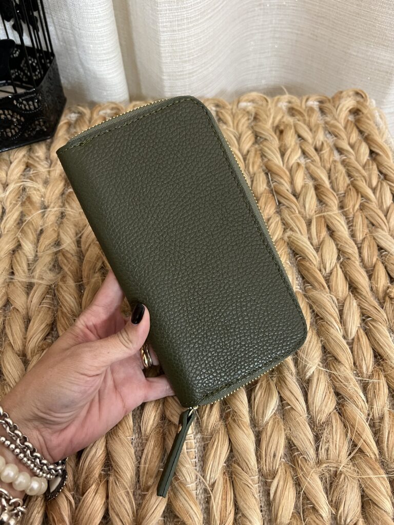 CD3DBF36-D8BE-44A3-A649-8F17F5A8C615