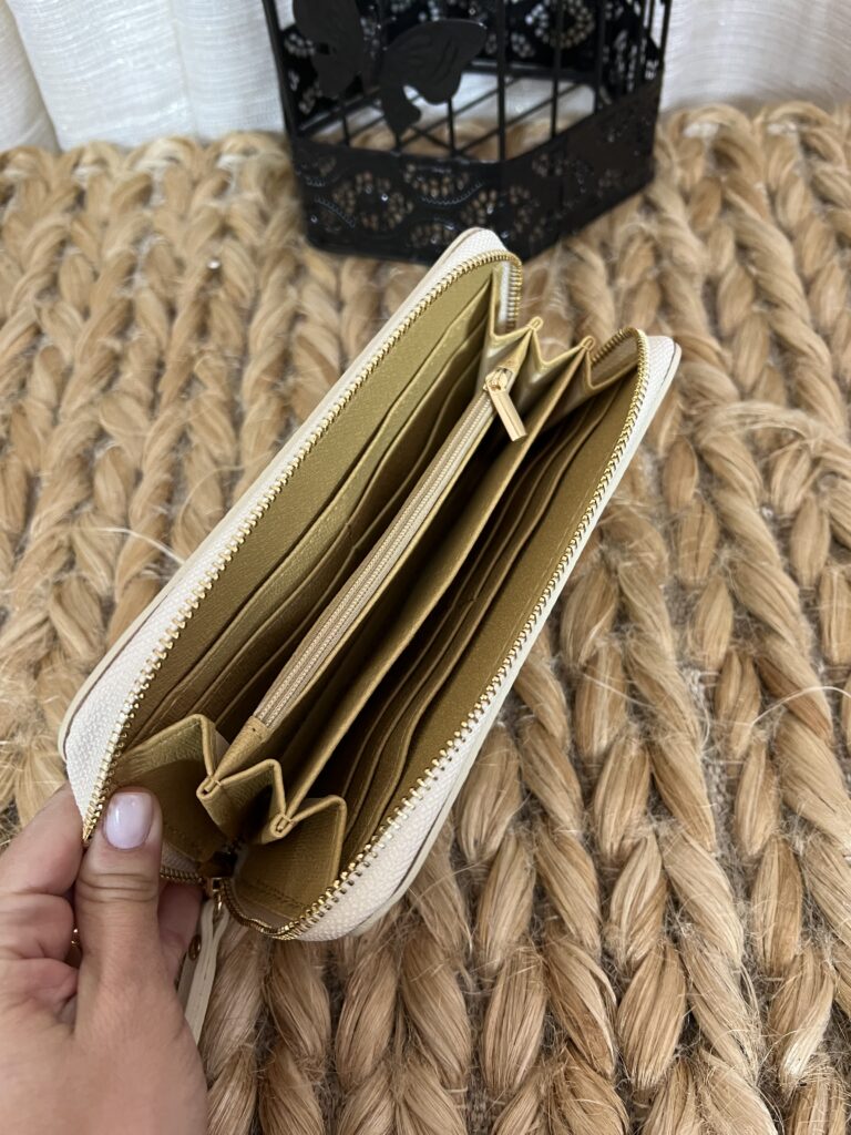 D5F0EA24-622A-40A5-A582-2A7A617F2747