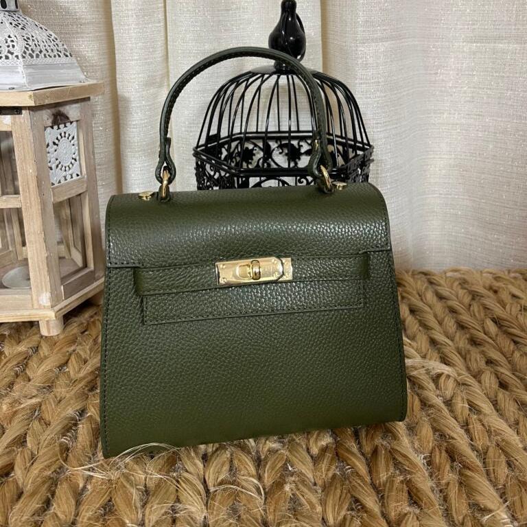 EFE4BE0C-0B5E-434E-A7AB-51CACB8ADB92