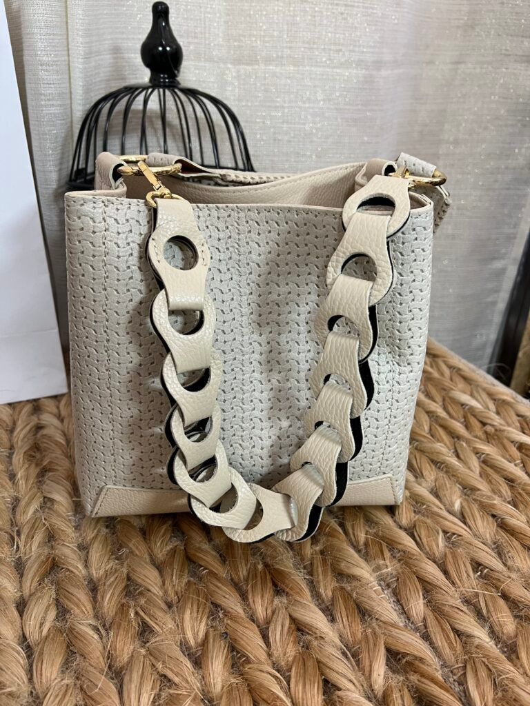 FBF89B38-E092-4F87-92C2-C7AAB67A8C75