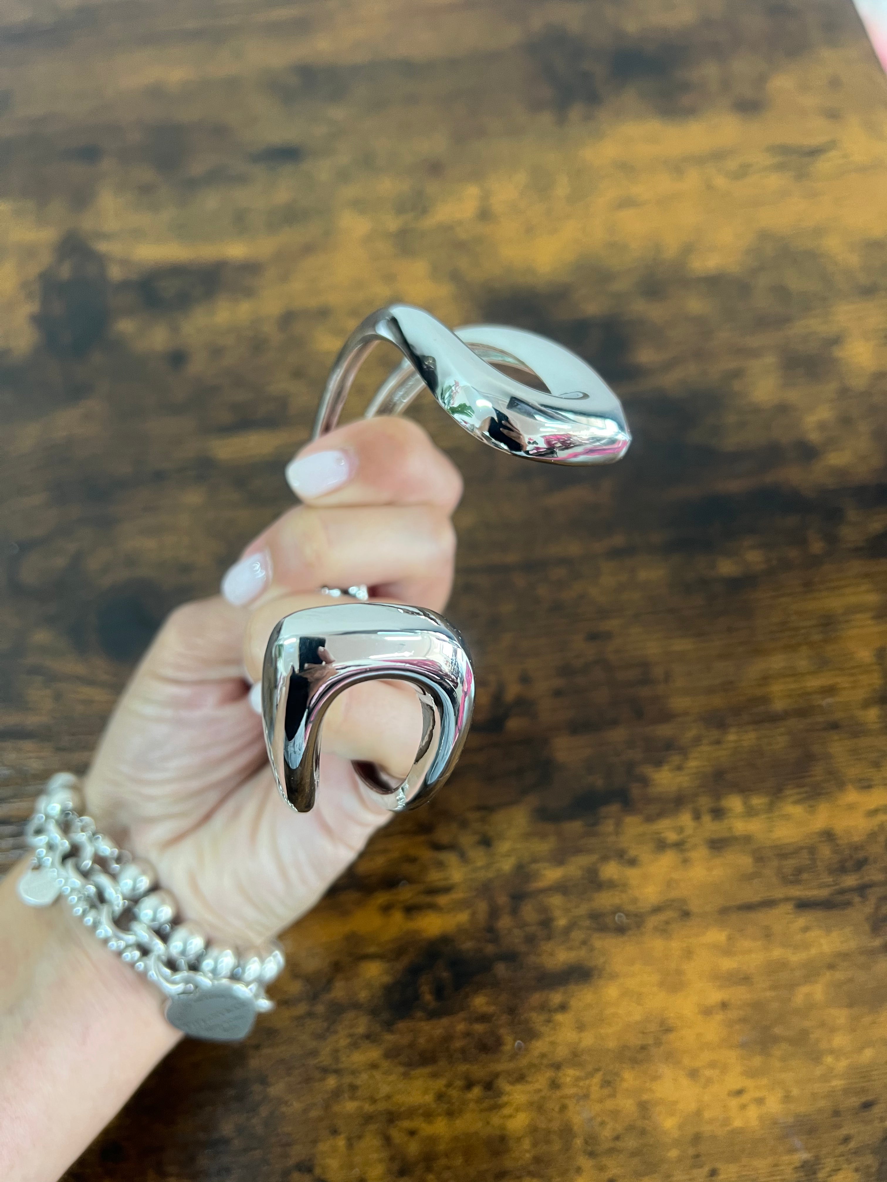Bracciale rigido fluid argentato