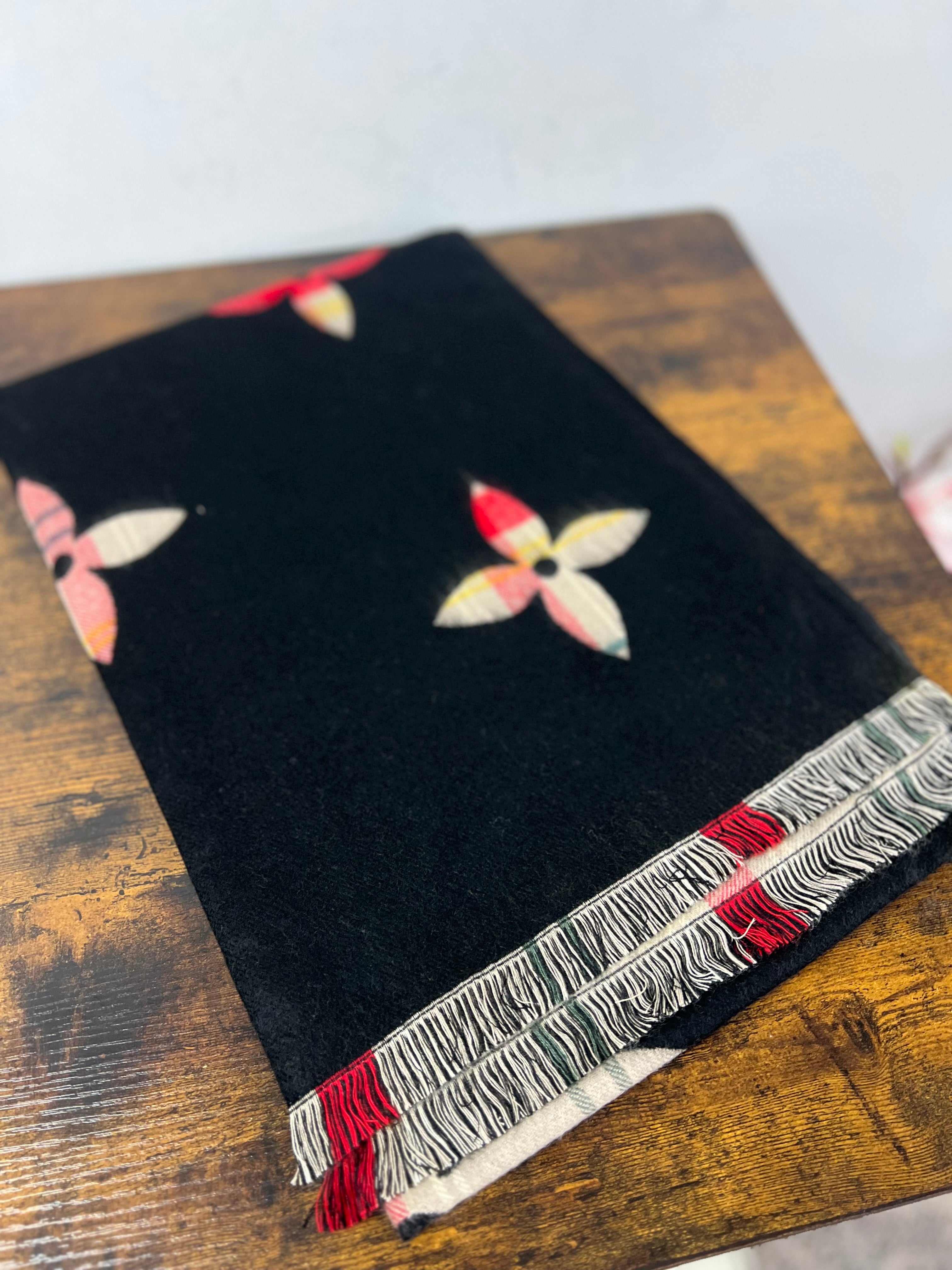 Sciarpona misto cachemire fiore nero