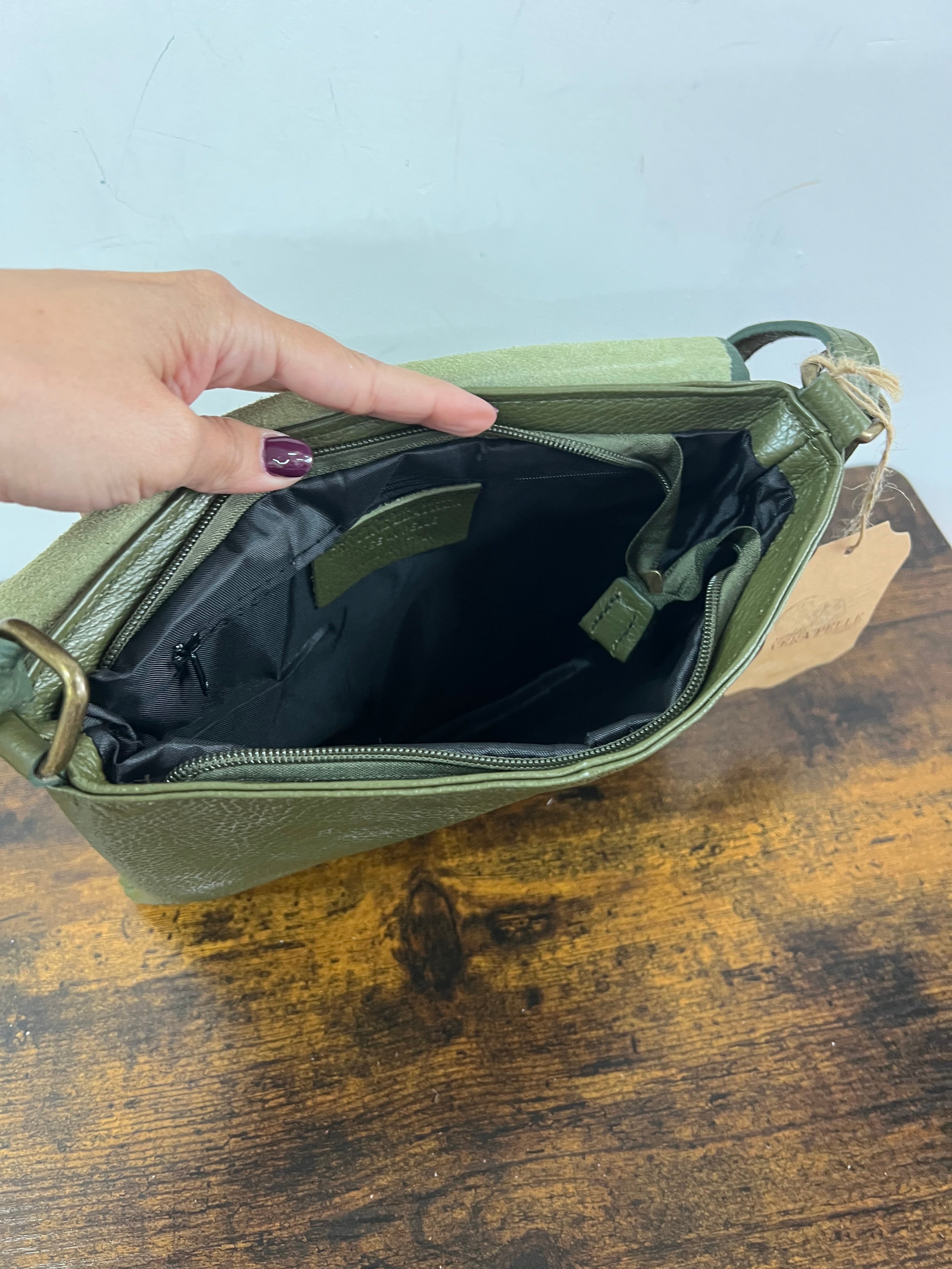 Lara z mini verde militare