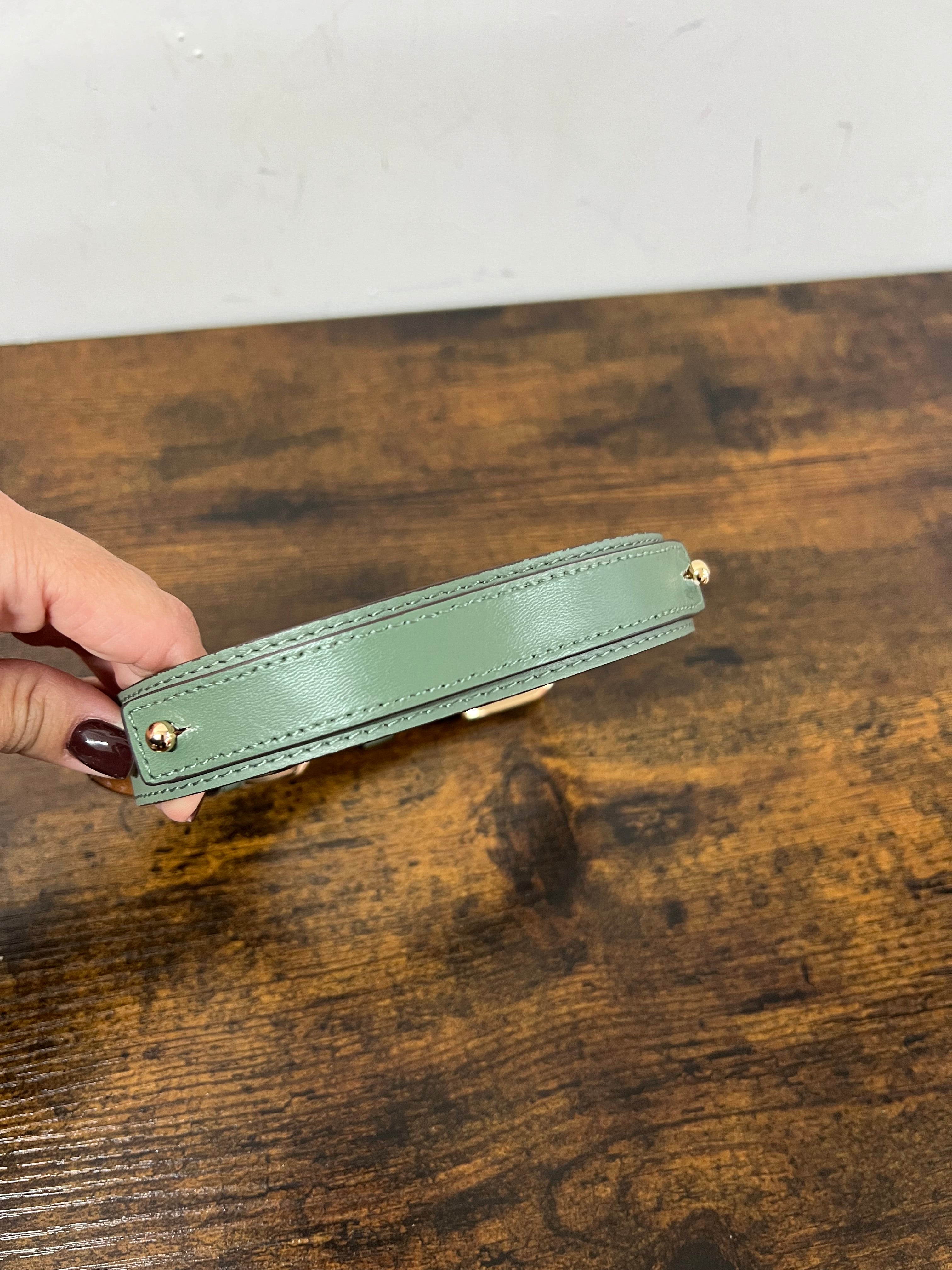 Collare in vera pelle verde salvia