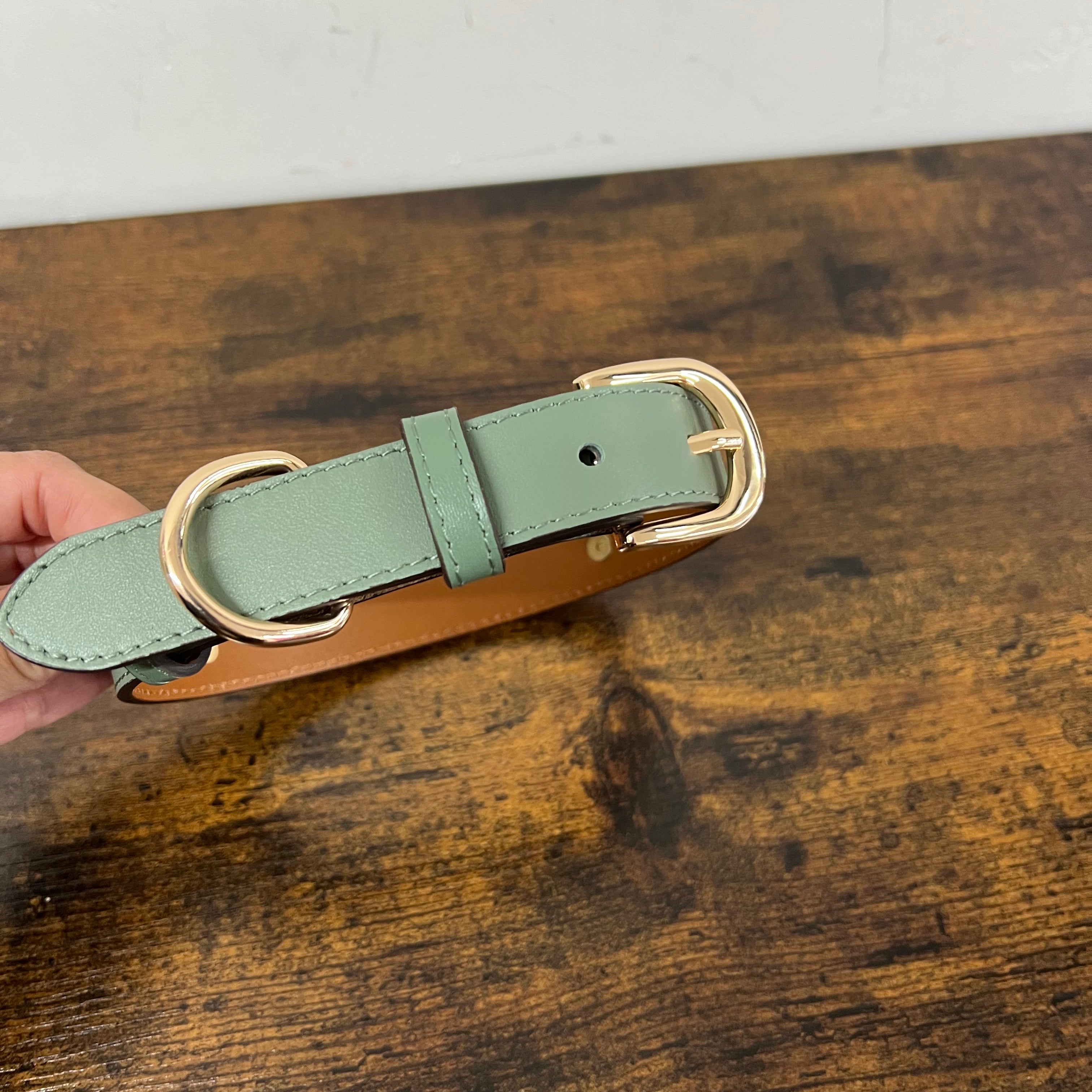 Collare in vera pelle verde salvia