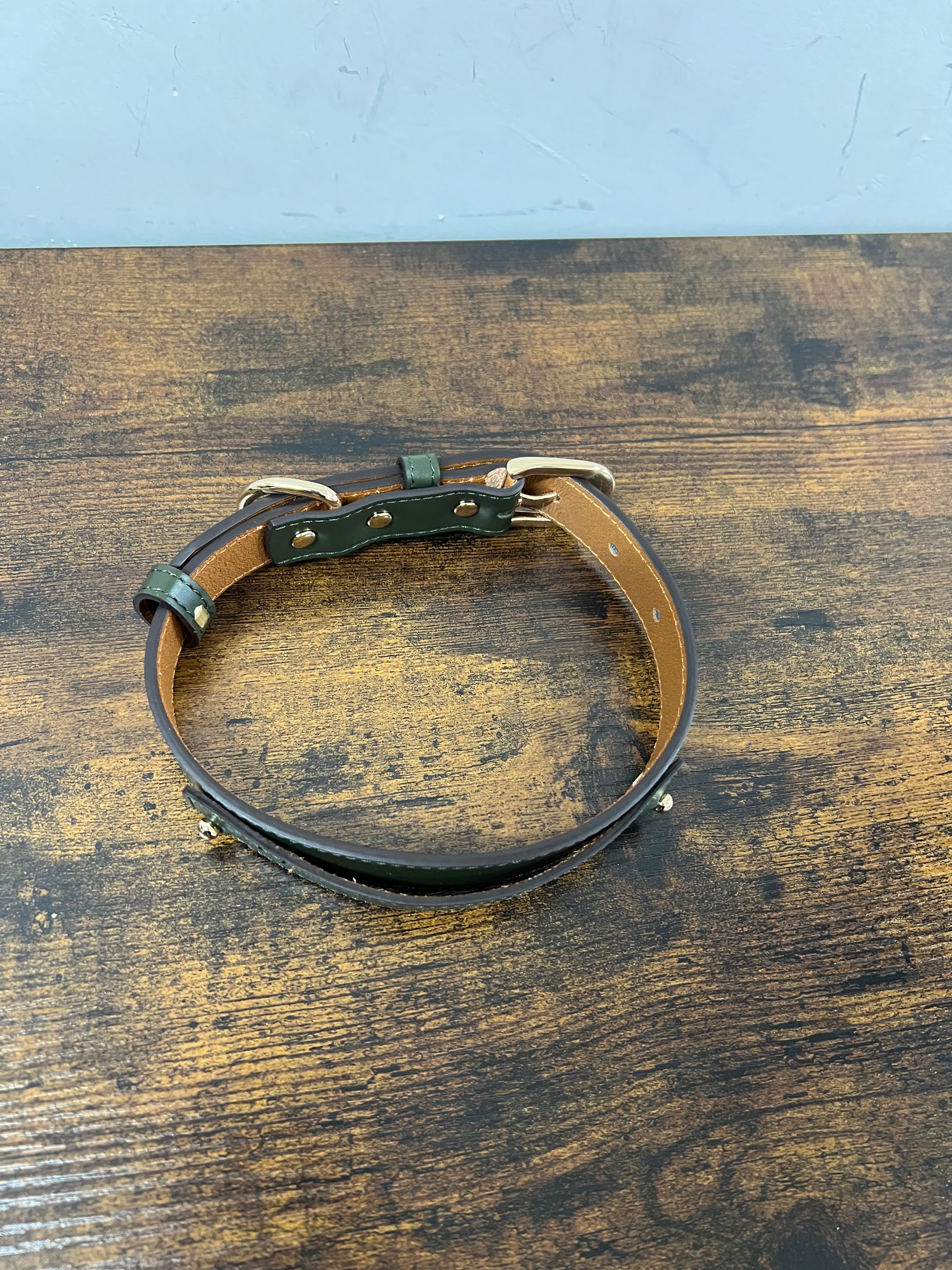 Collare in vera pelle verde militare