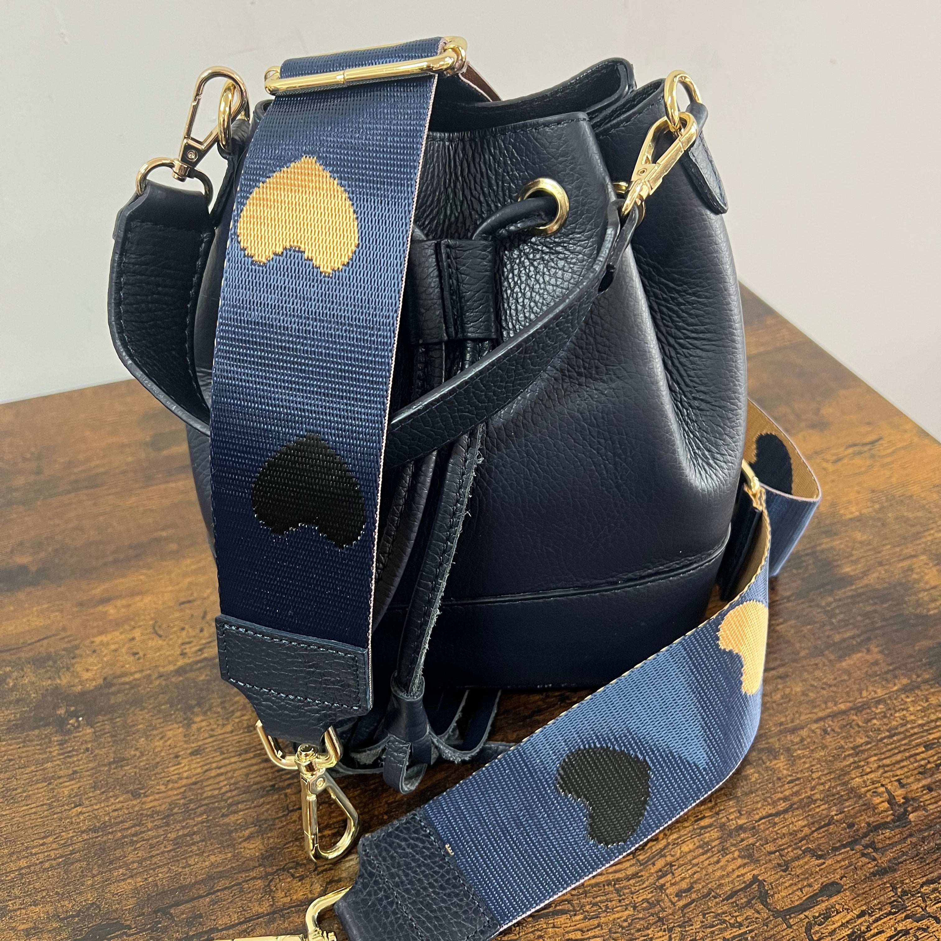 Sacchetto frange mini blu navy e trac love