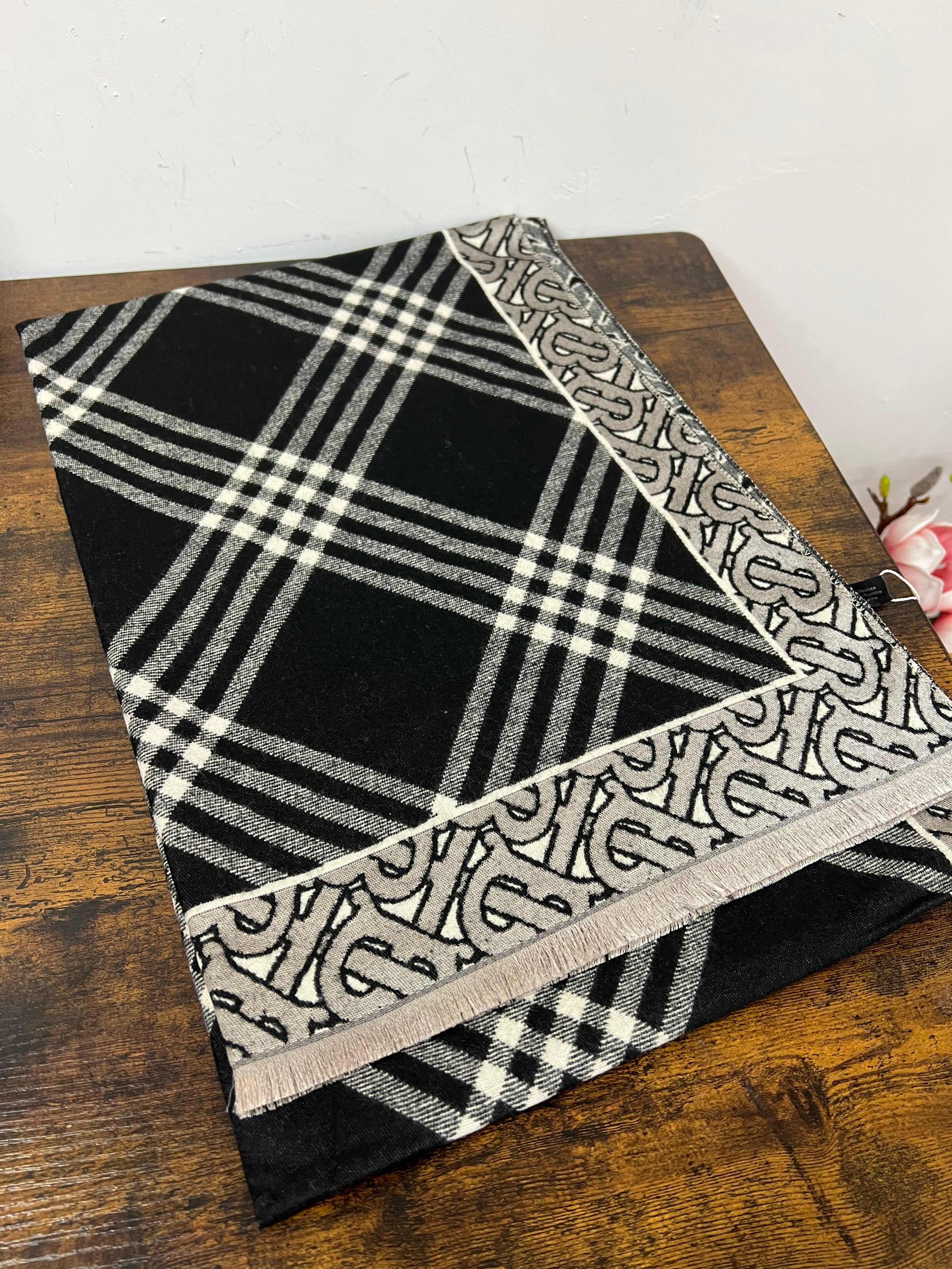 Sciarpona misto cachemire nero panna