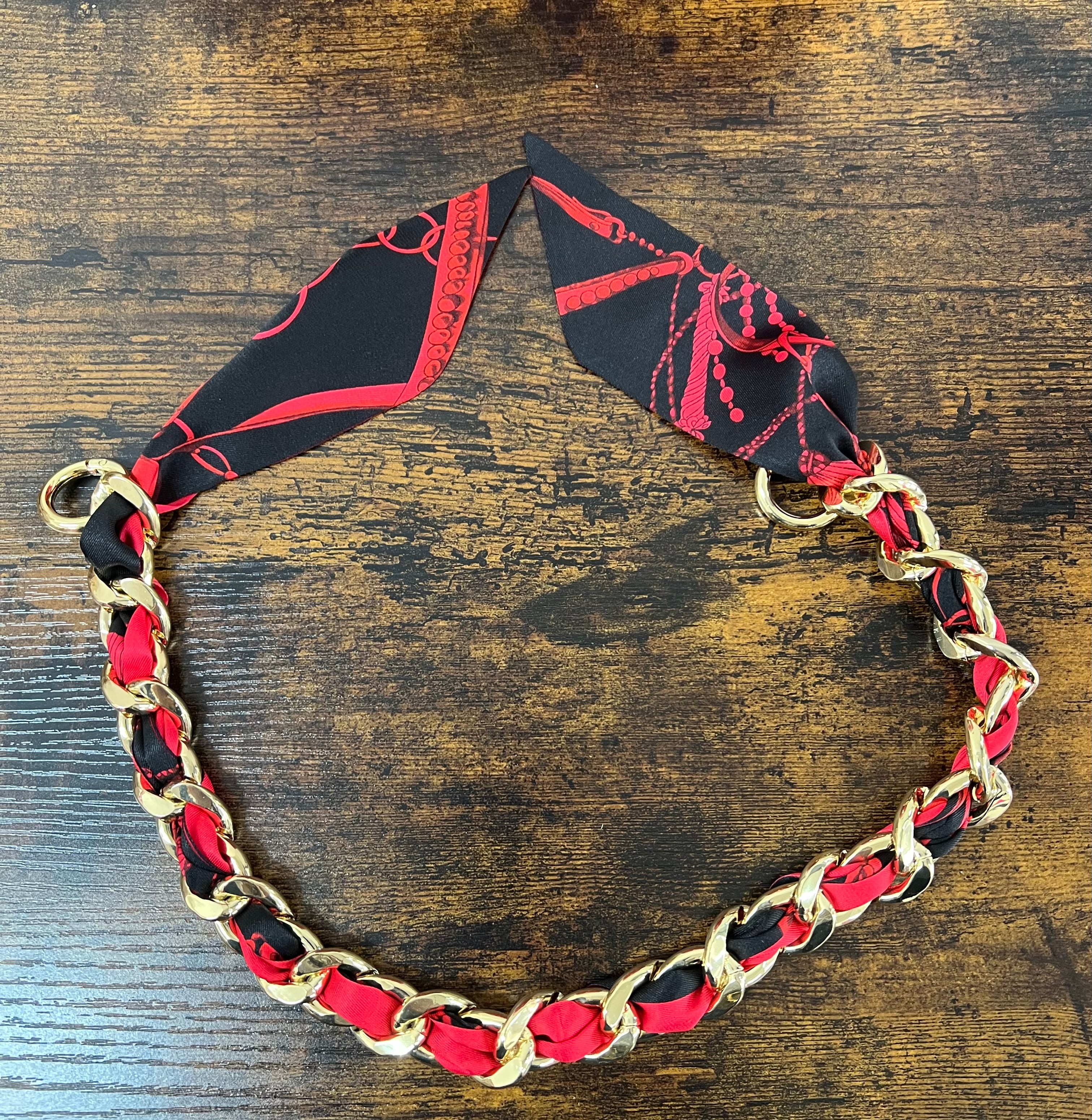 Catena foulard versus rosso