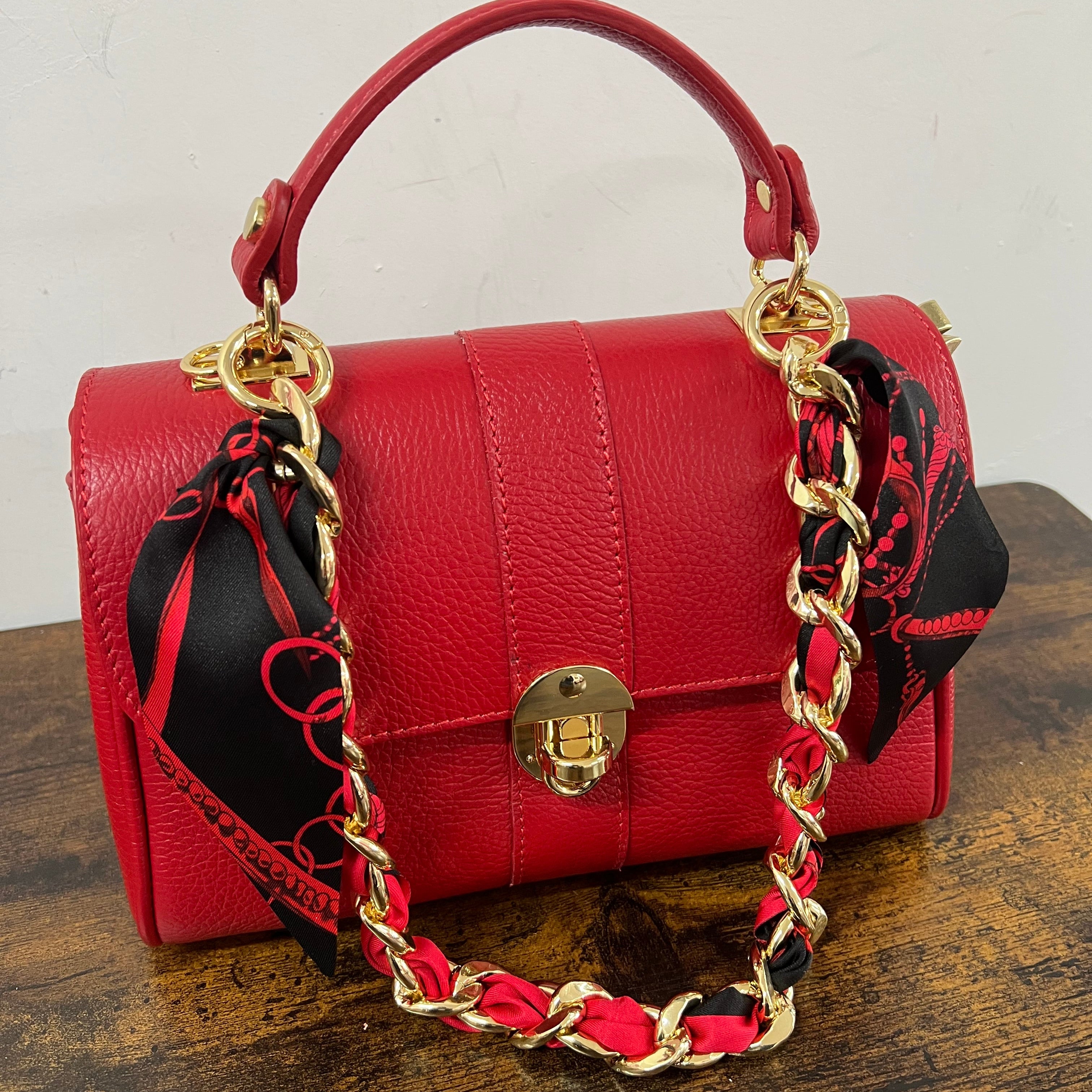 Catena foulard versus rosso