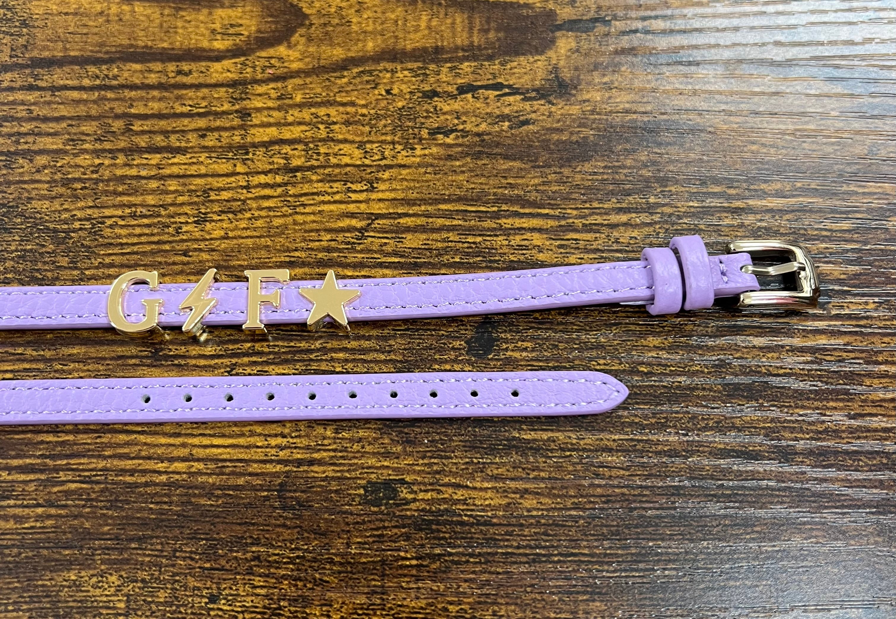 Bracciale in pelle con iniziali dorate cinturino lilla