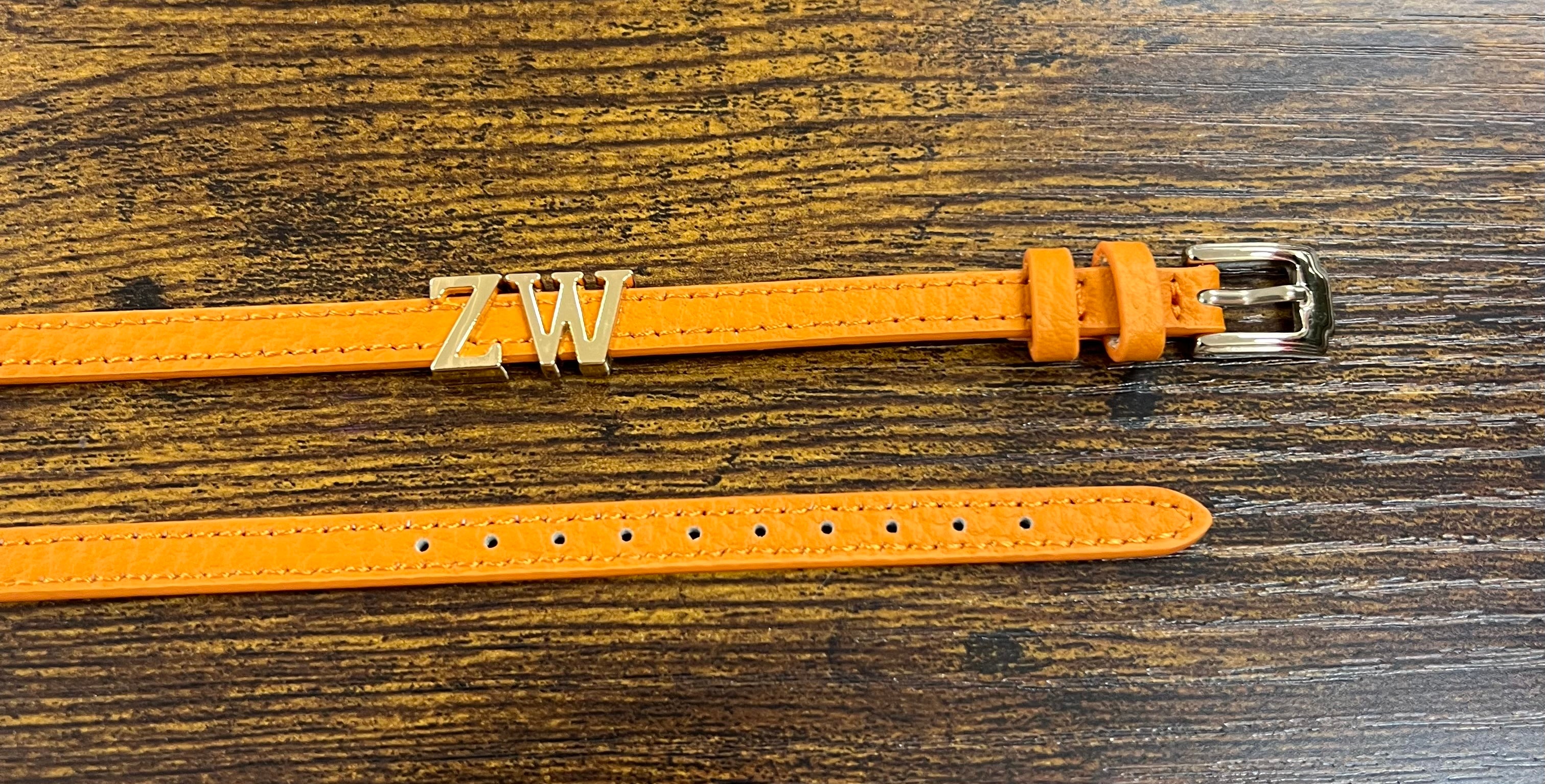 Bracciale in pelle con iniziali dorate cinturino arancione