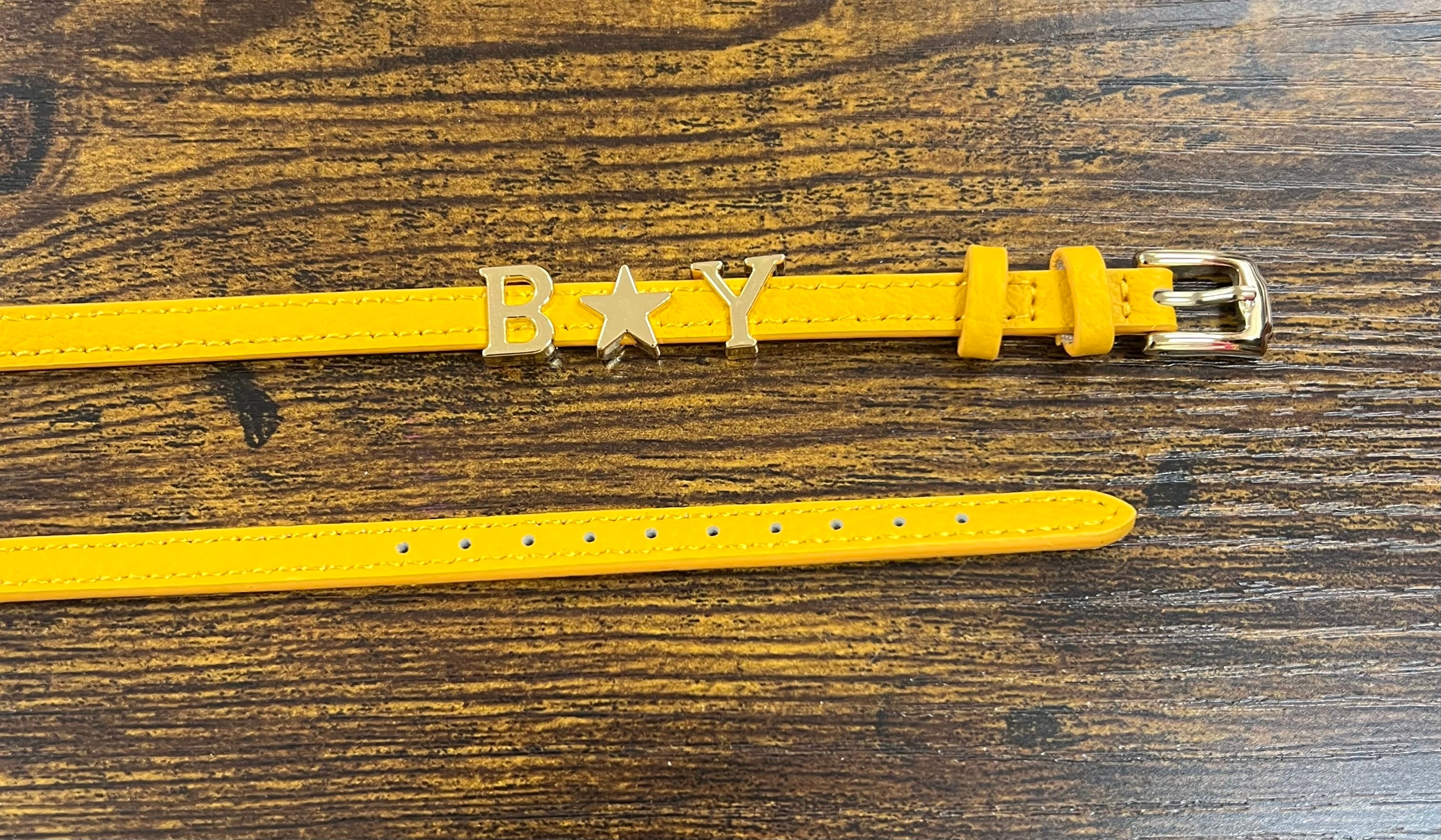 Bracciale in pelle con iniziali dorate cinturino giallo