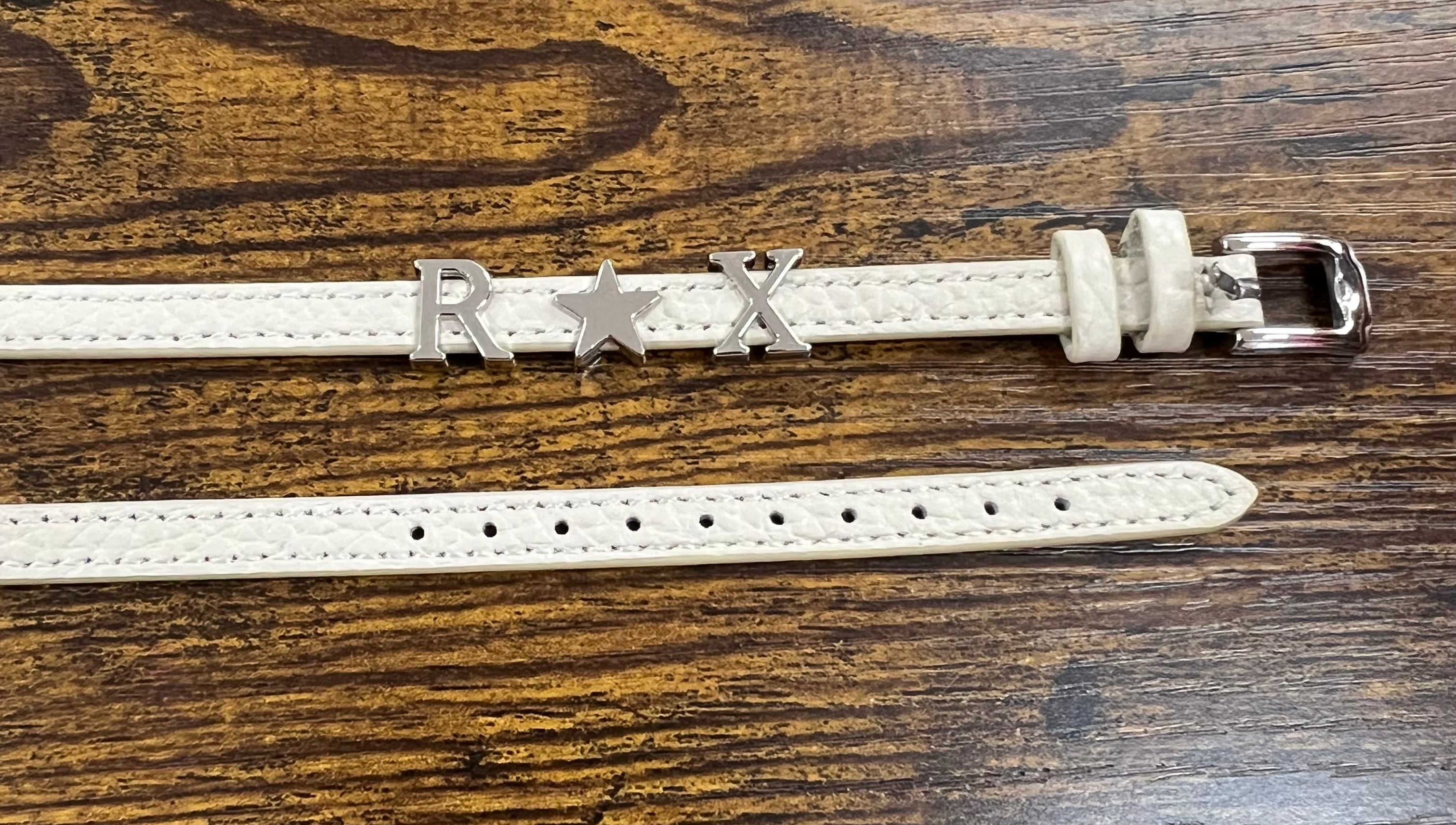 Bracciale in pelle con iniziali argentate cinturino panna