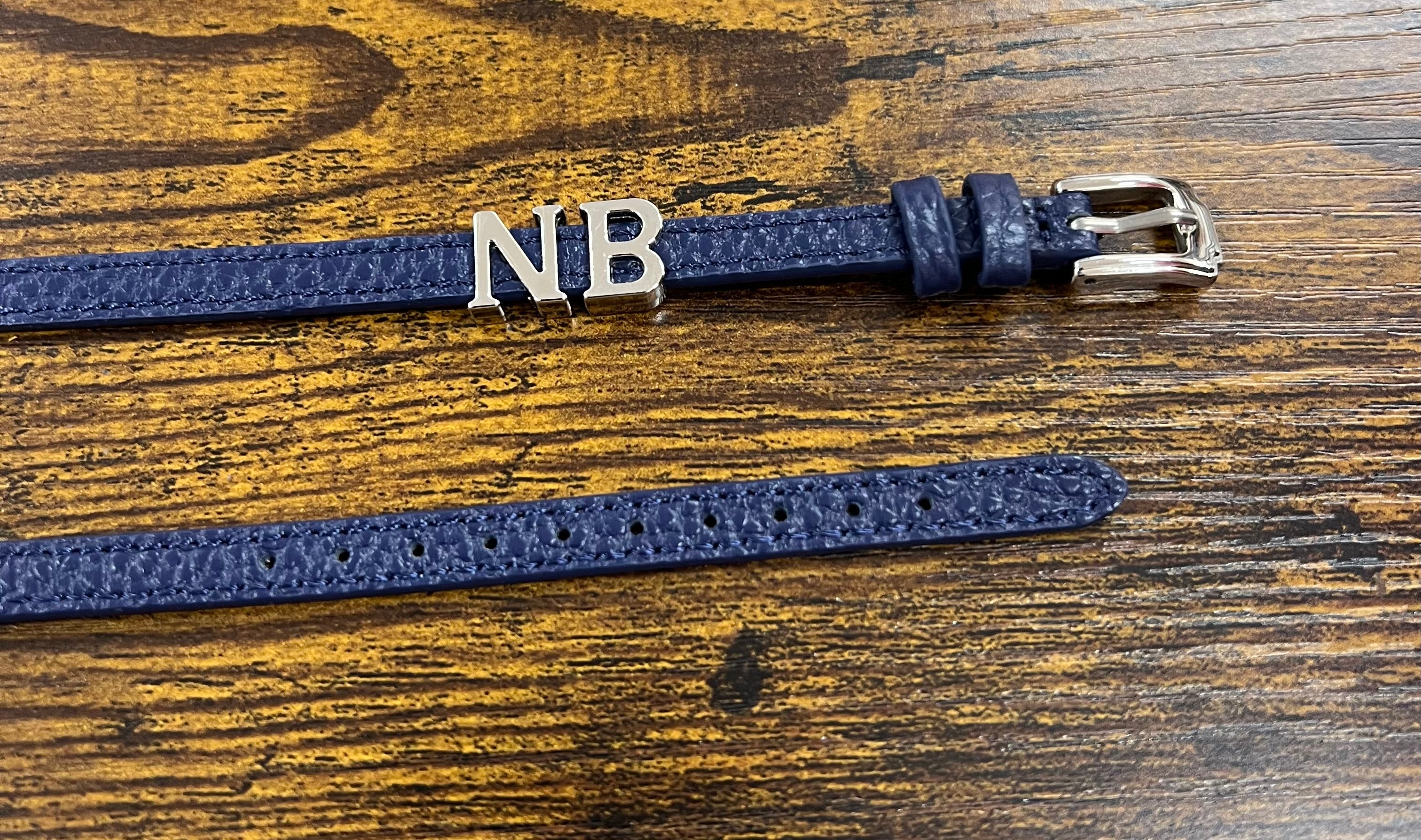 Bracciale in pelle con iniziali argentate cinturino blu navy