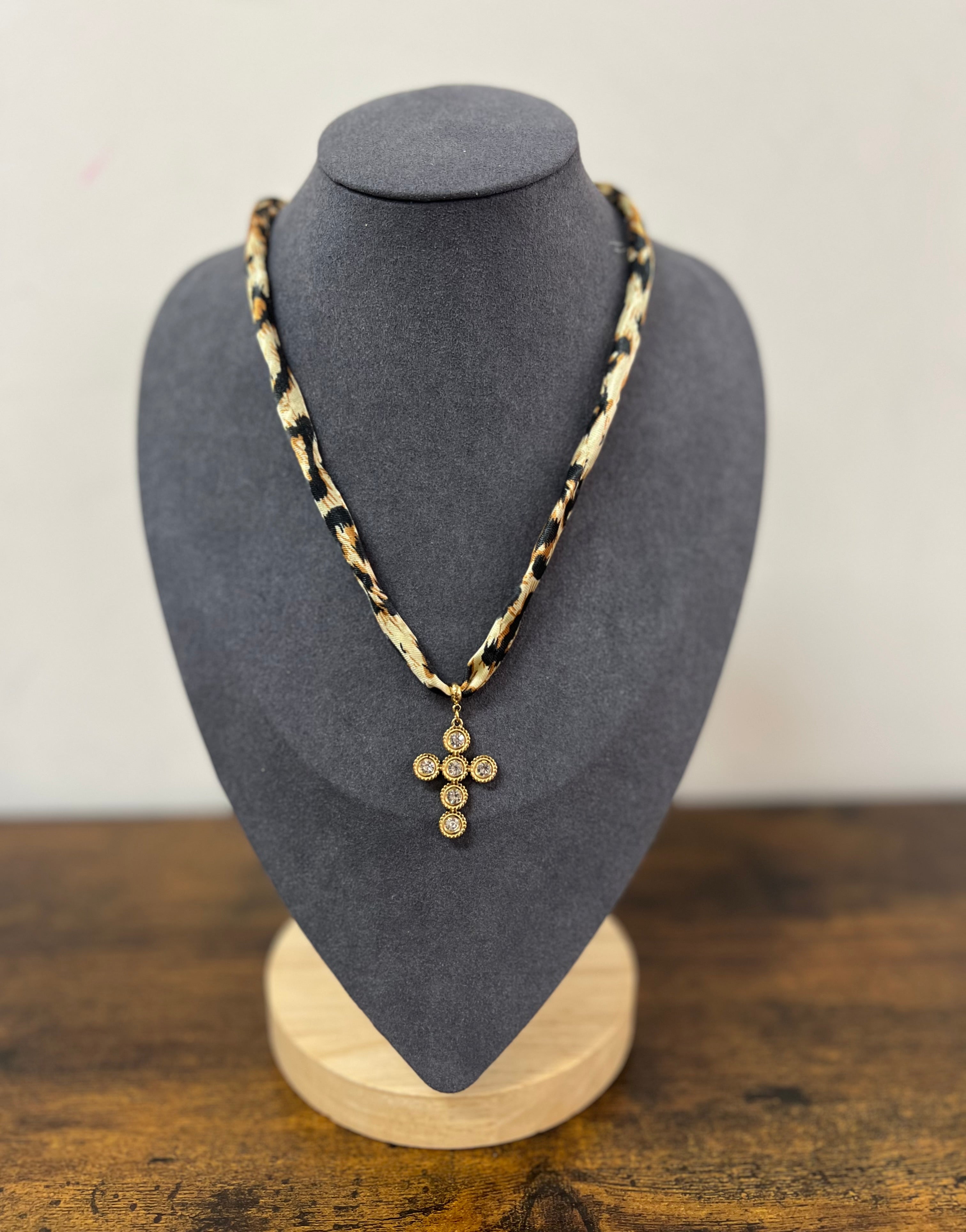Anew nastrino croce zirconi bianchi