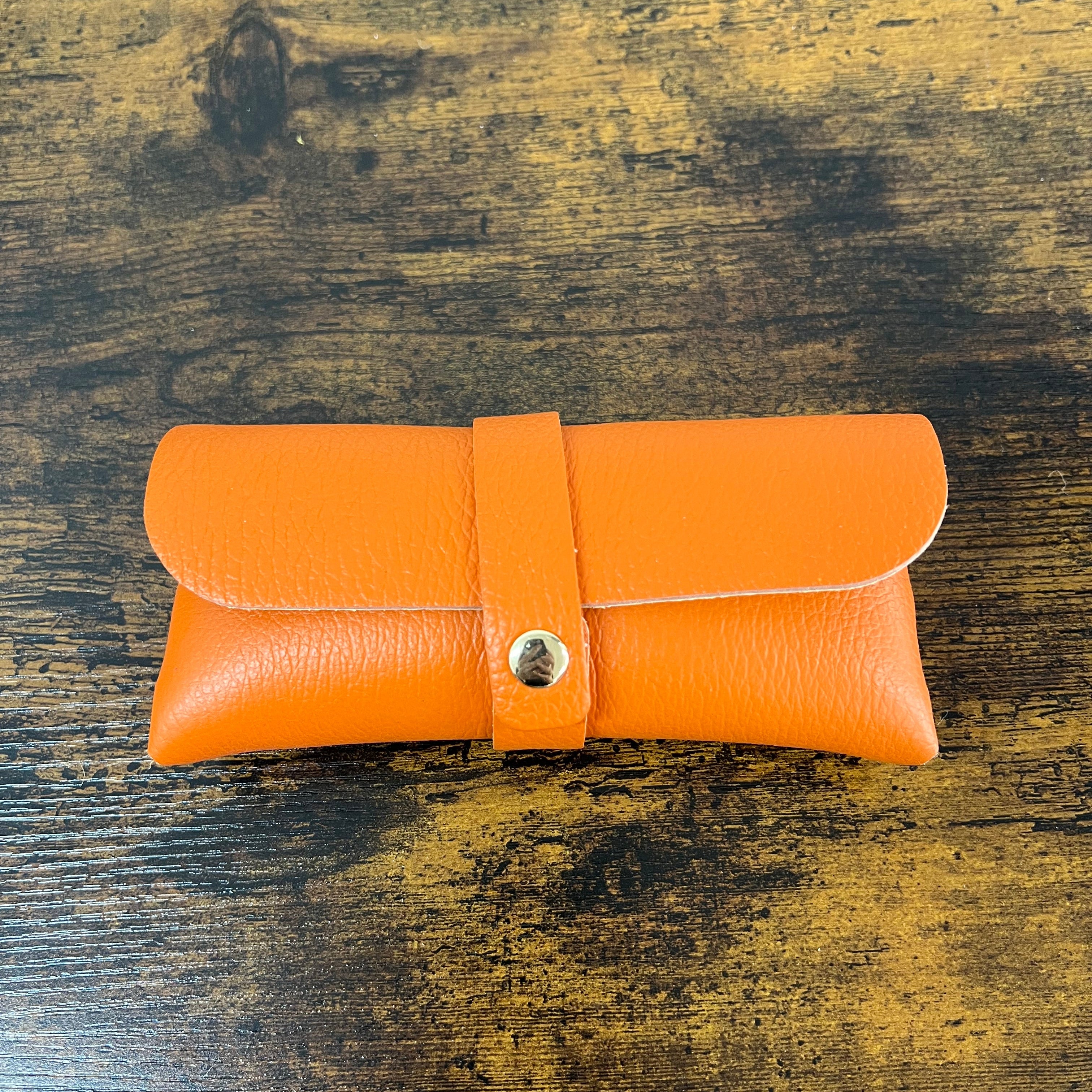 Portaocchiali in vera pelle arancio
