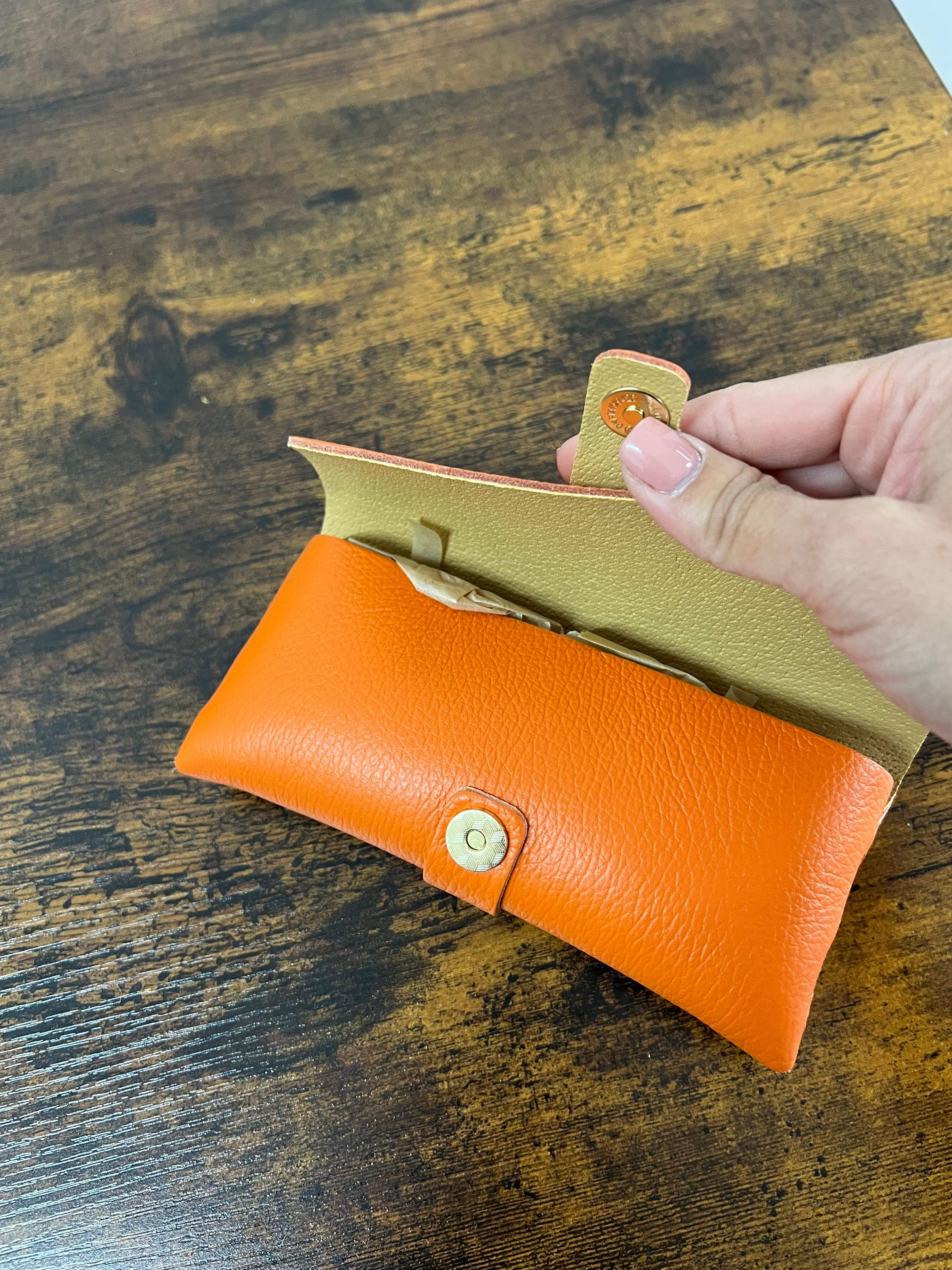 Portaocchiali in vera pelle arancio