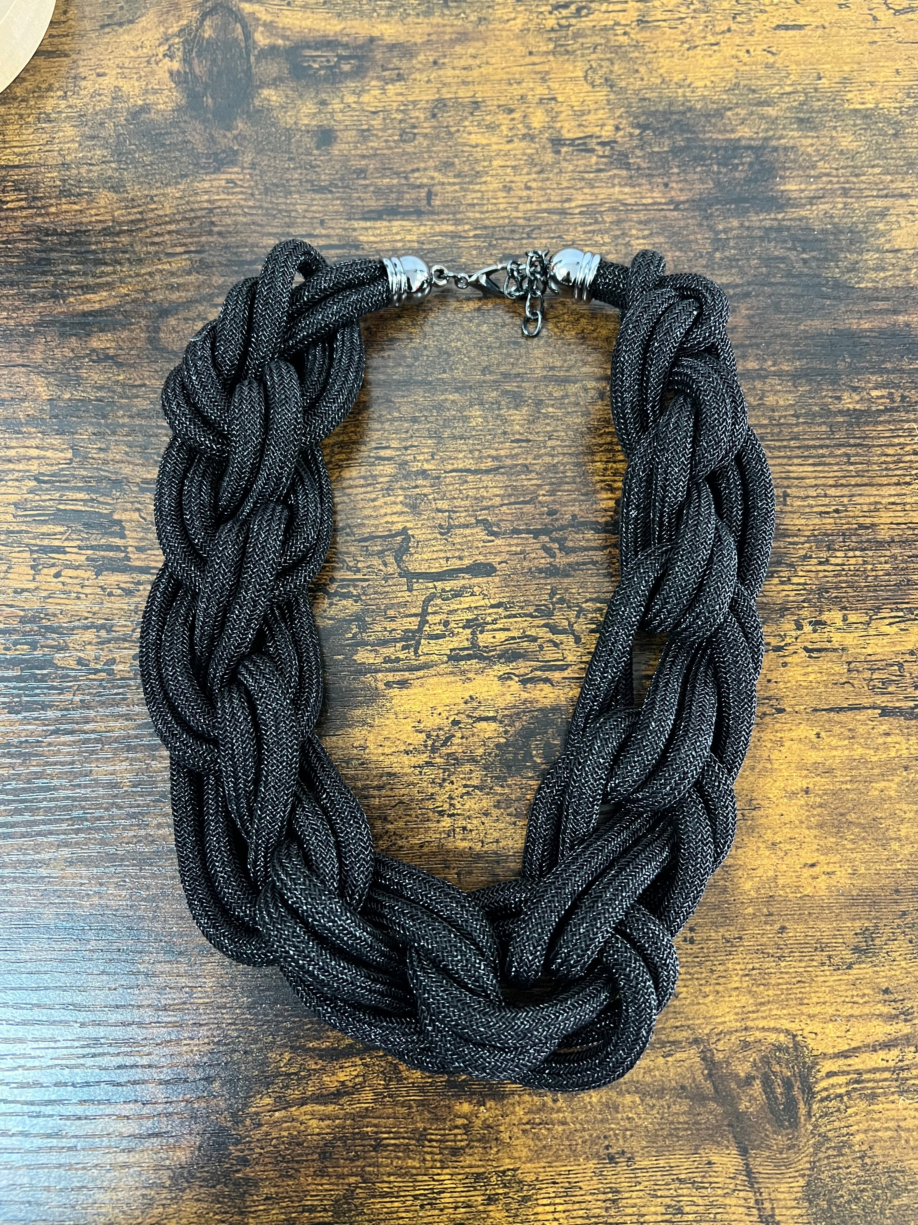 Collana intreccio tessuto nero