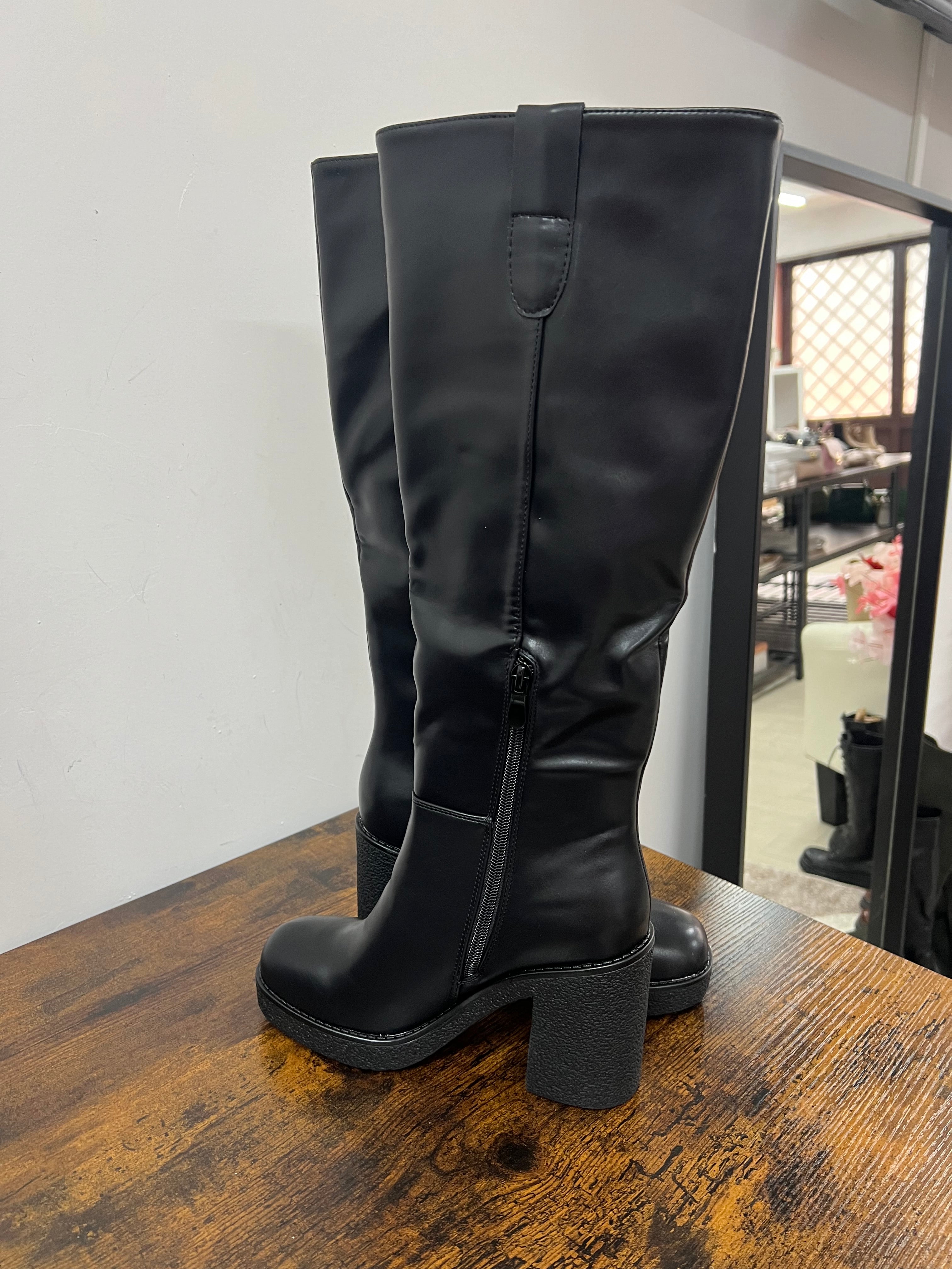 Marlene black boot