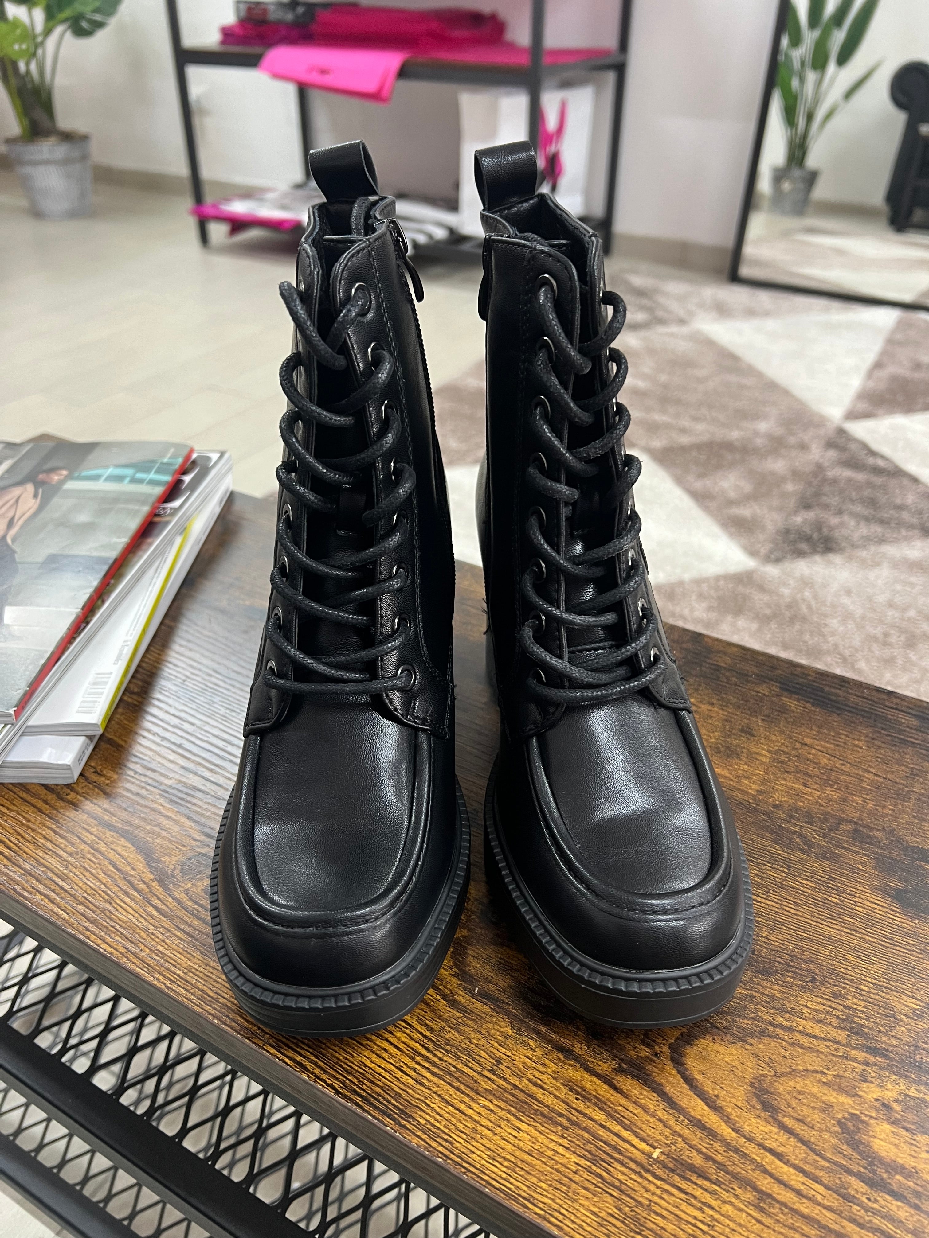 Black Lulù lace-up boot