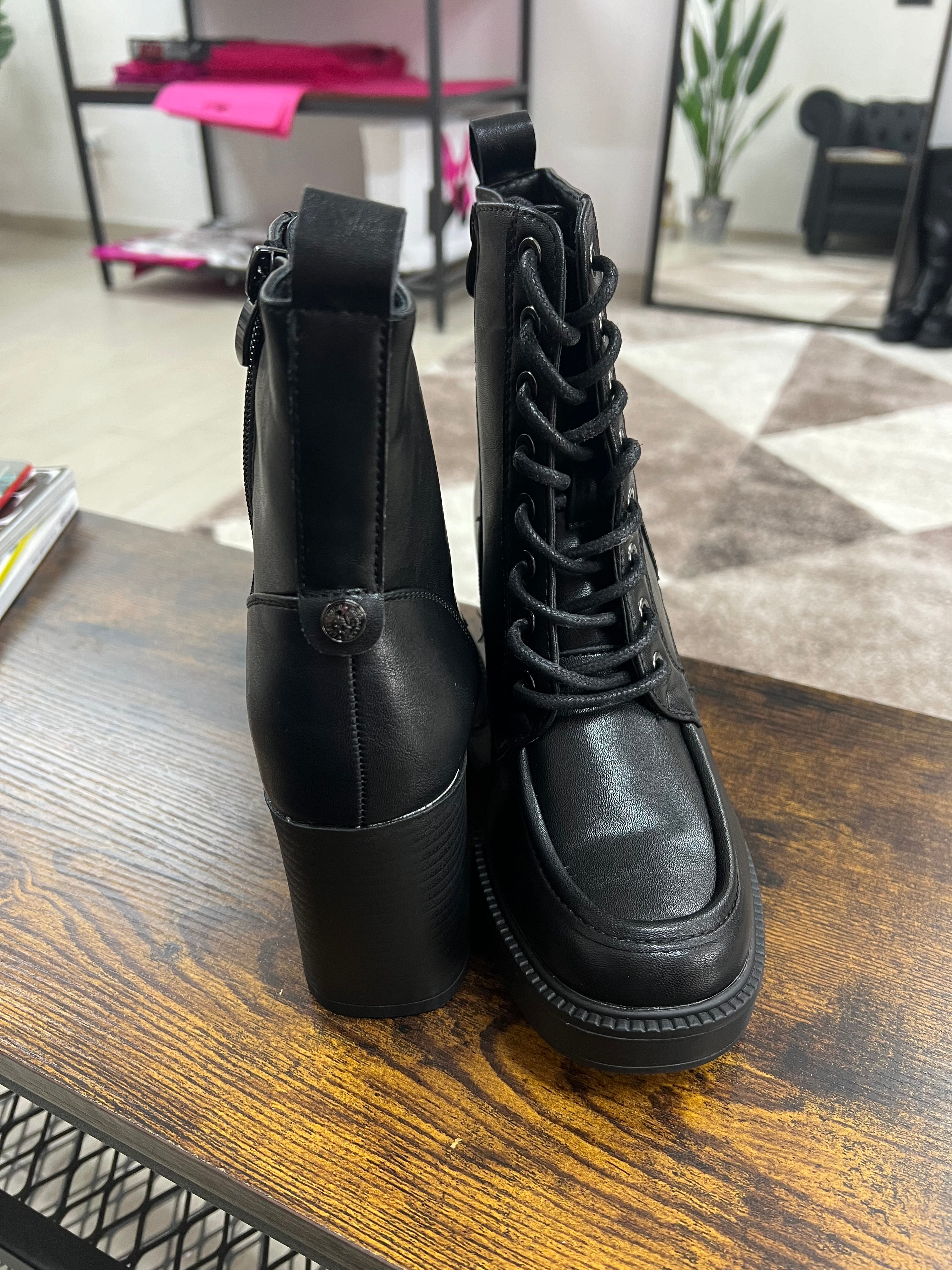 Black Lulù lace-up boot