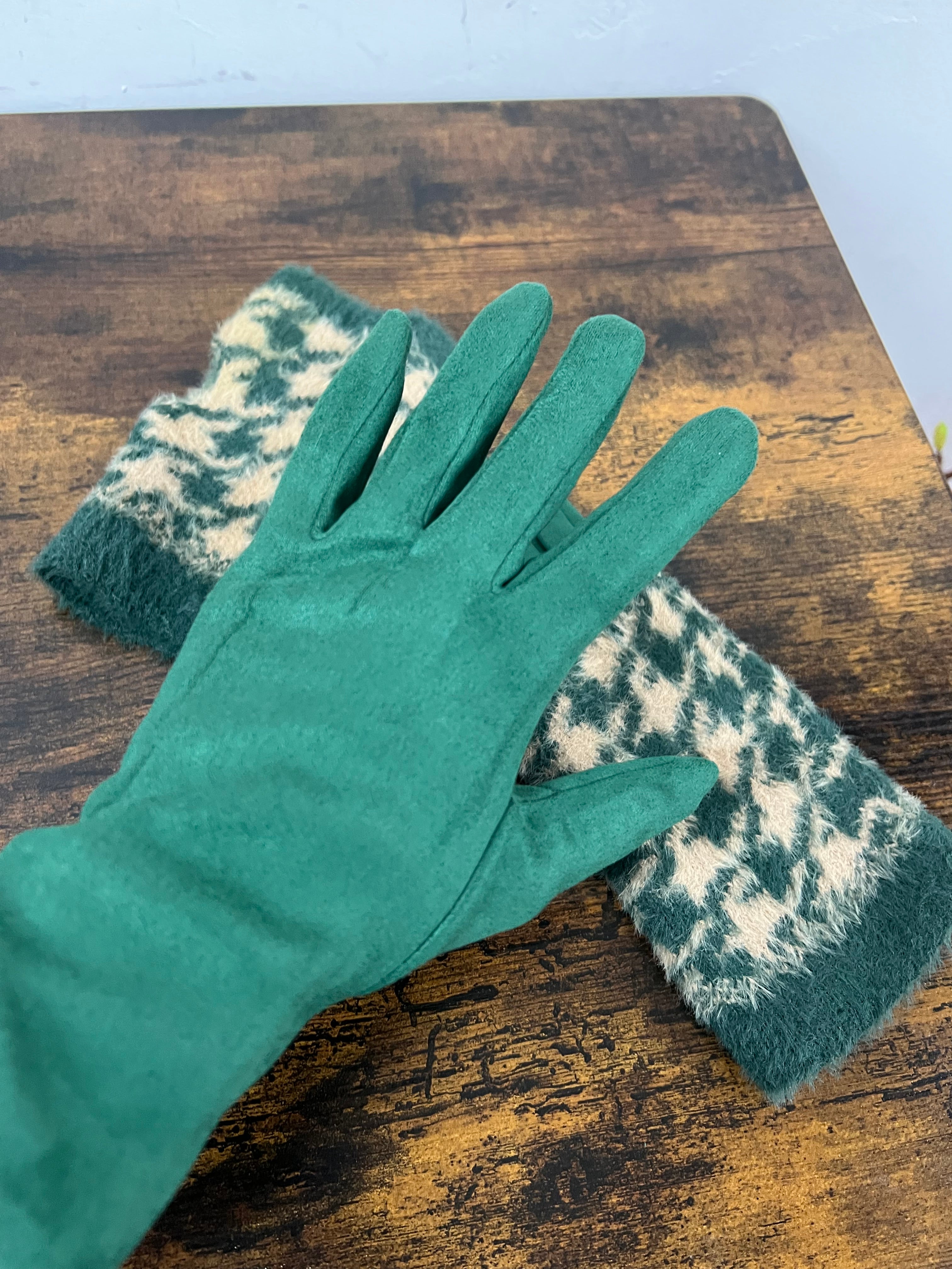 Emerald green houndstooth double glove