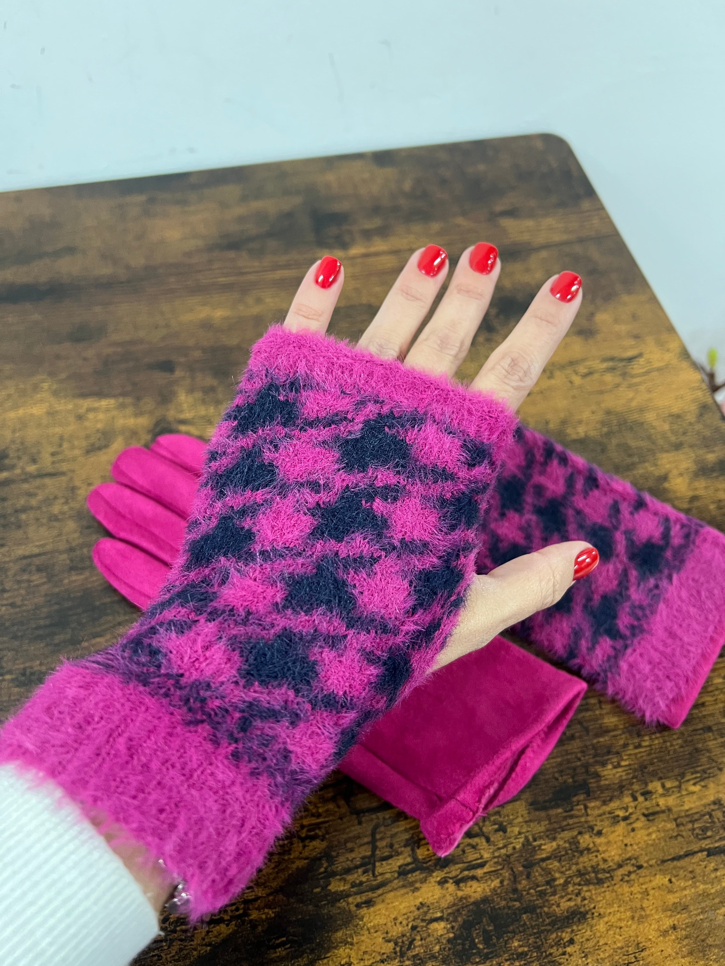 Fuchsia houndstooth double glove