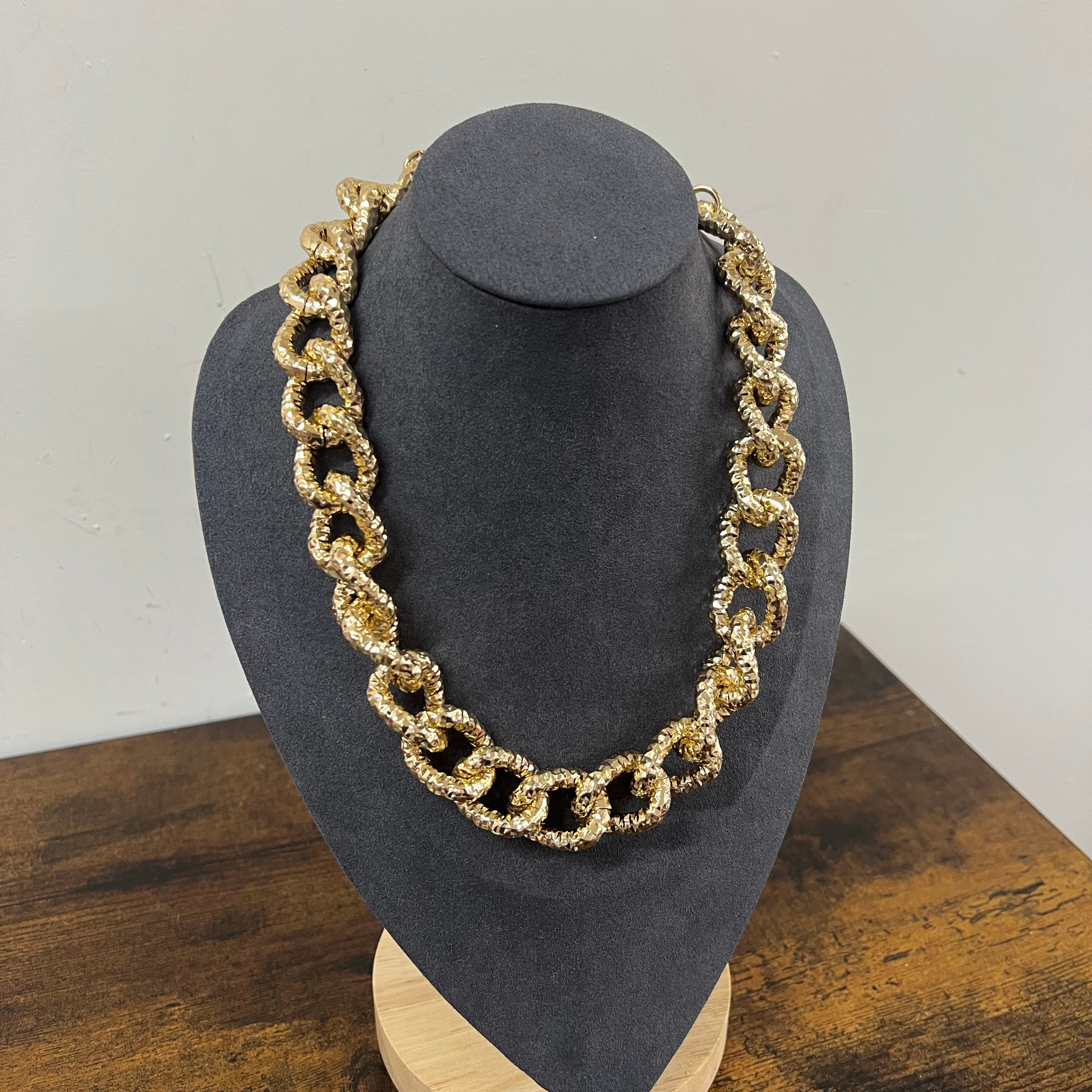 Anew groumette martellata dorata