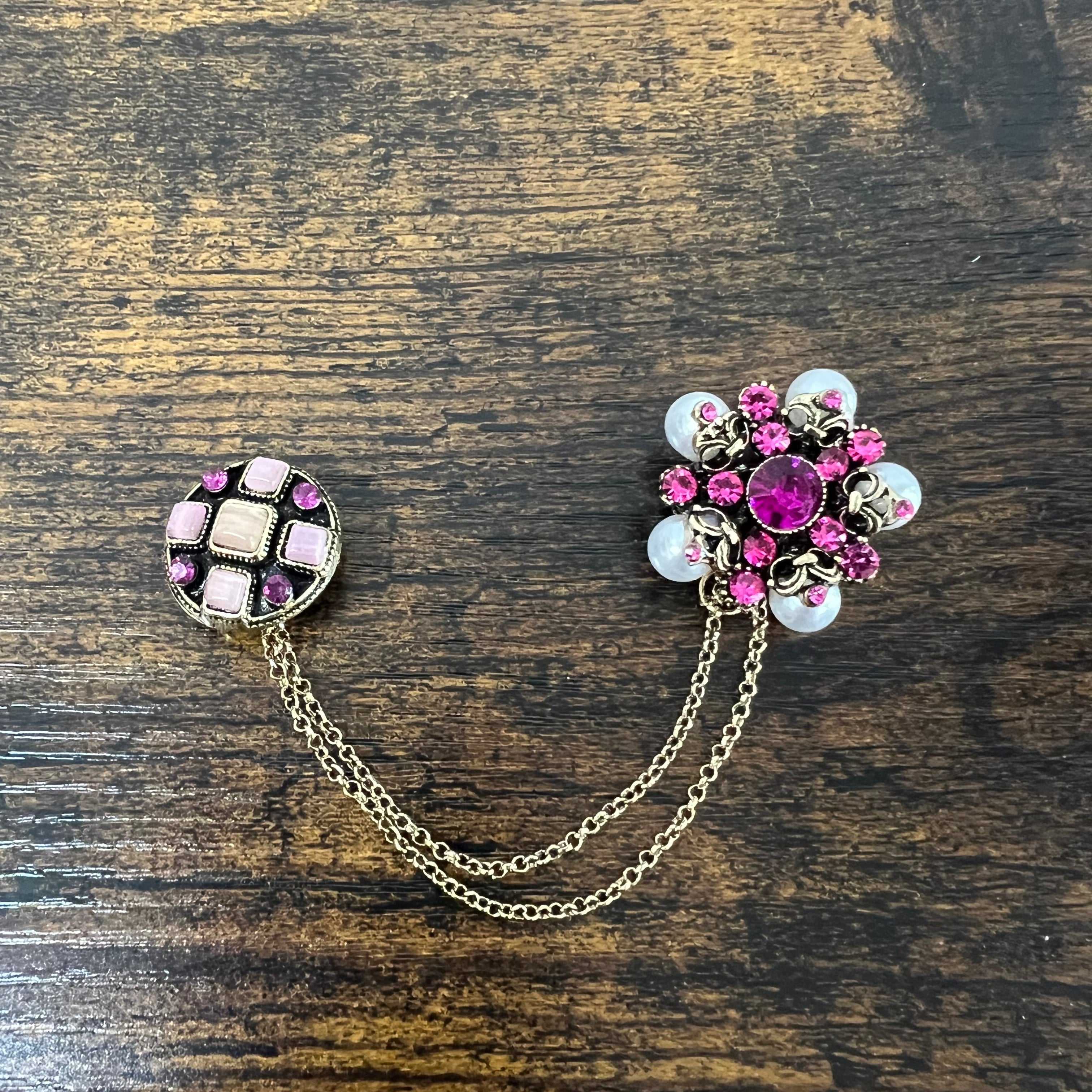 Spilla doppia catenella fucsia