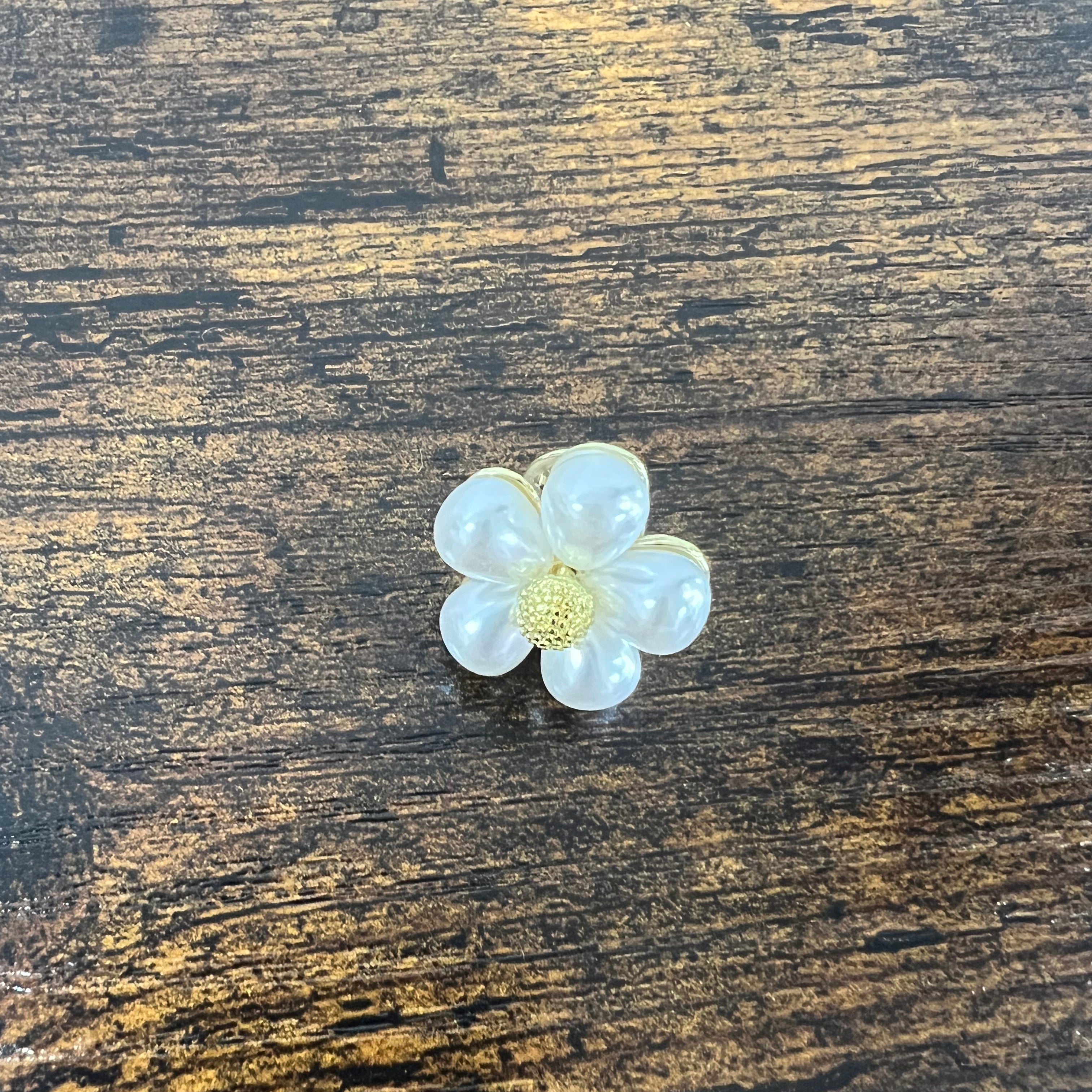 Spilla fiorellino perle