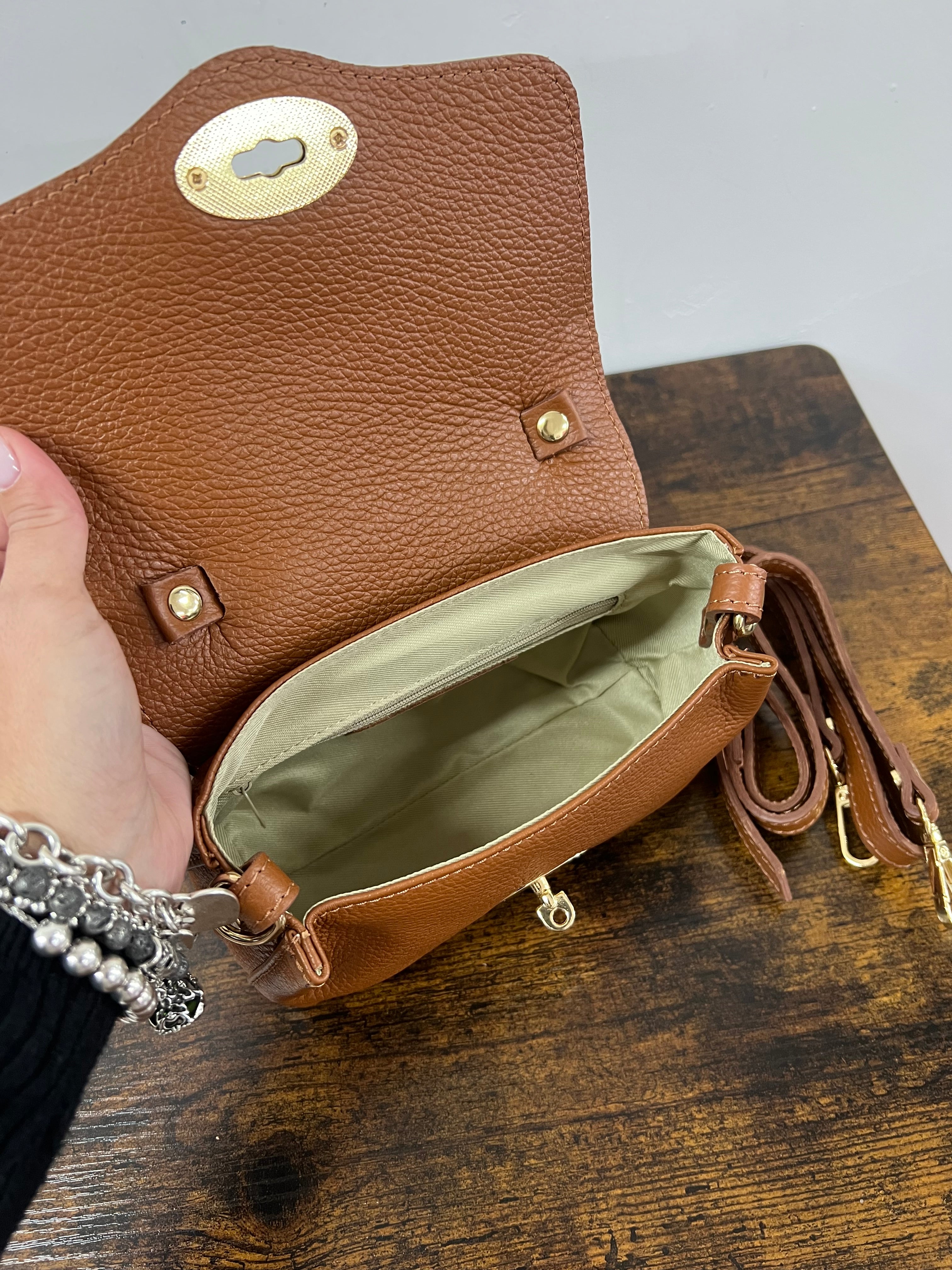 Country bag monocolore z pocket cuoio scuro