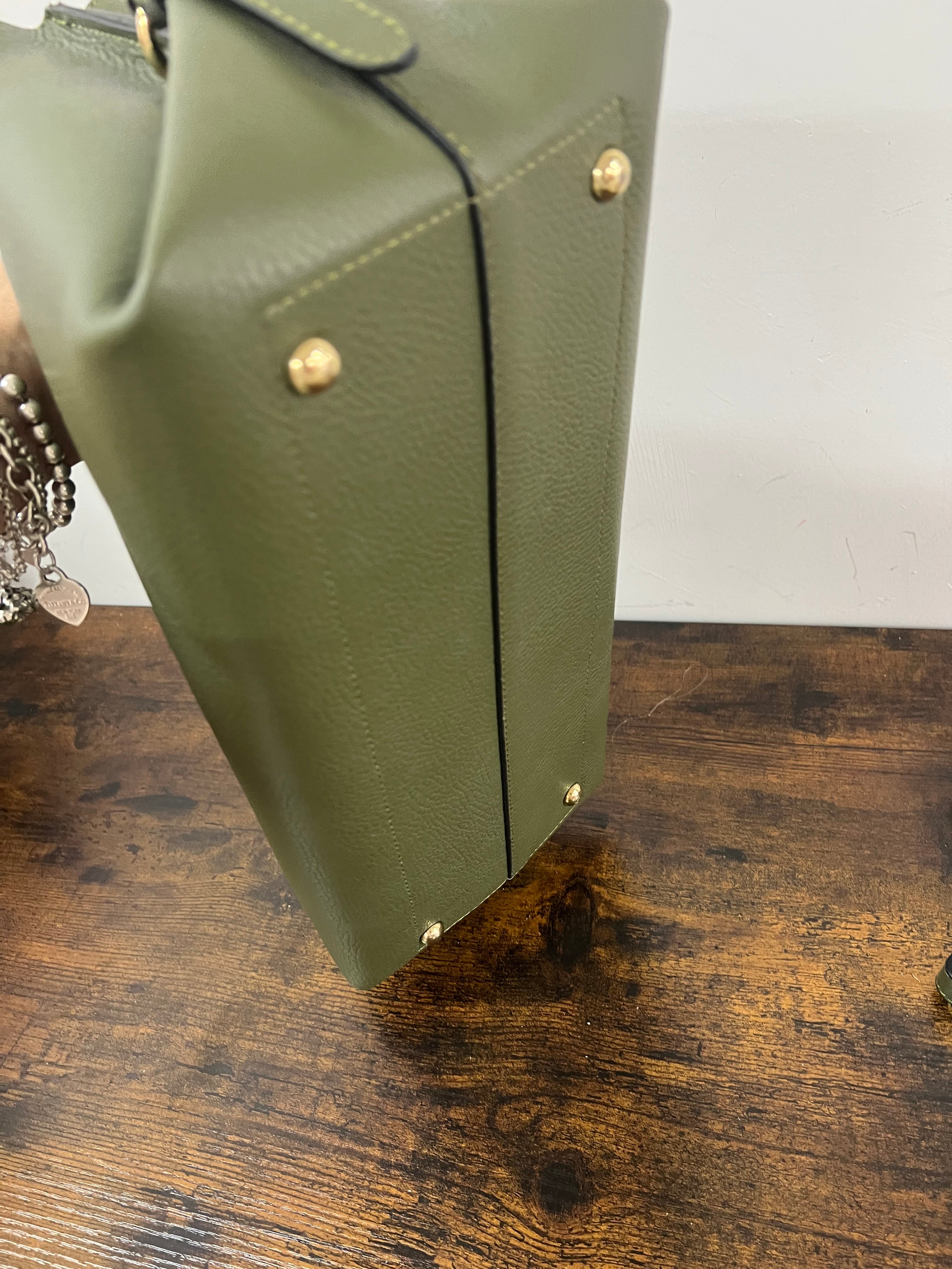 Arianna large military green