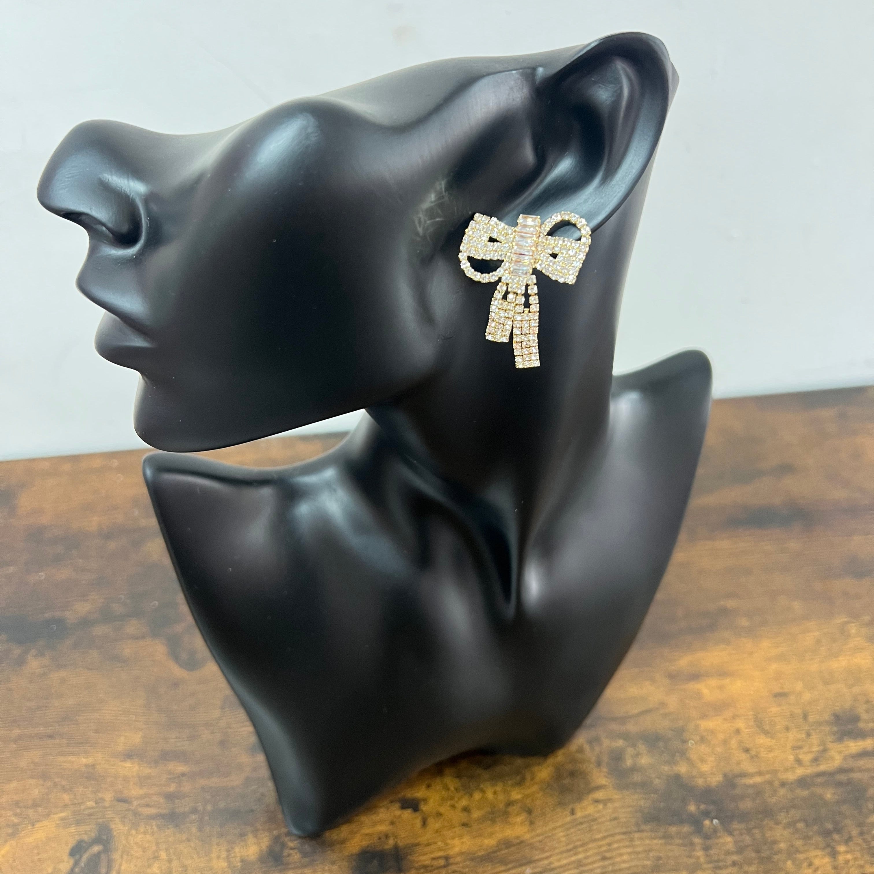 Earrings anew rhinestone bow gold base