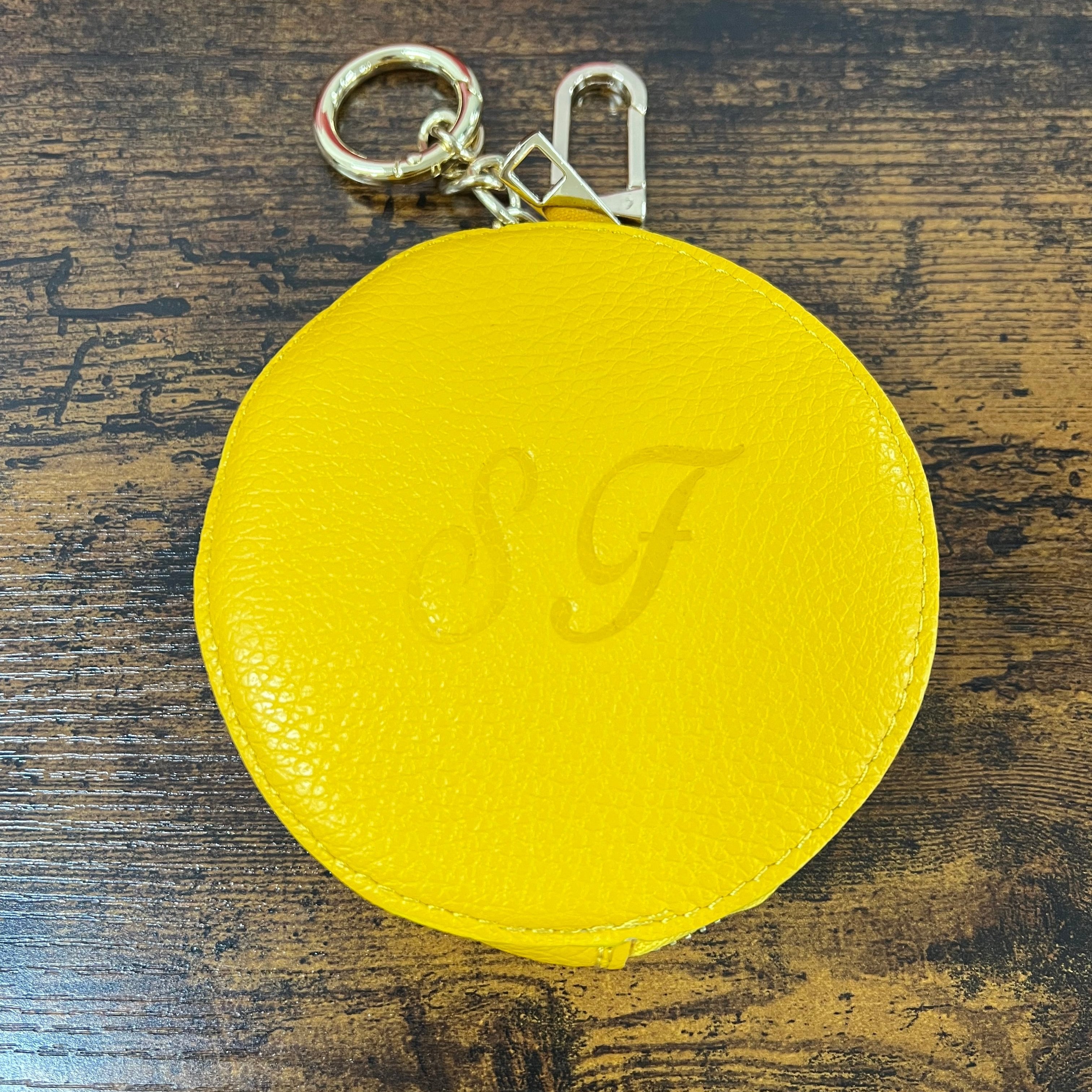 Rotondo zip giallo