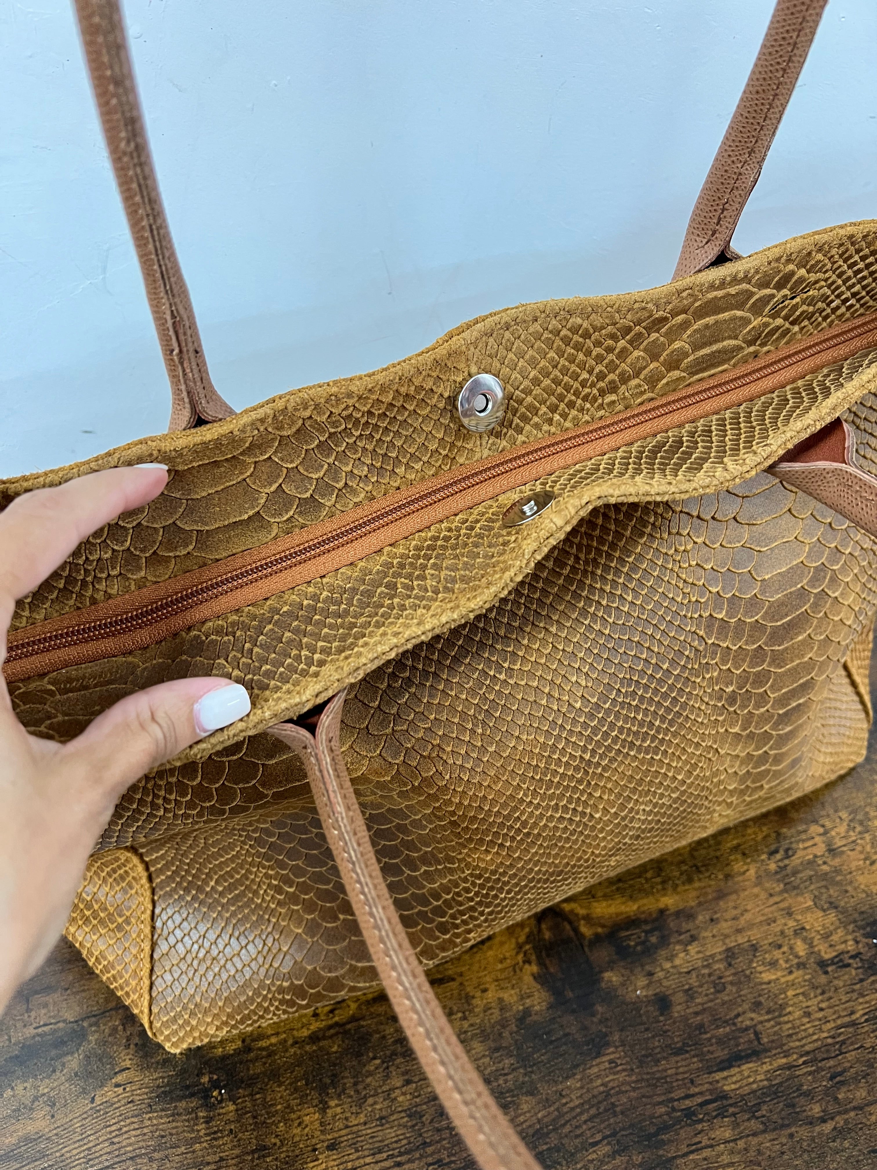 Light leather croc tote bag