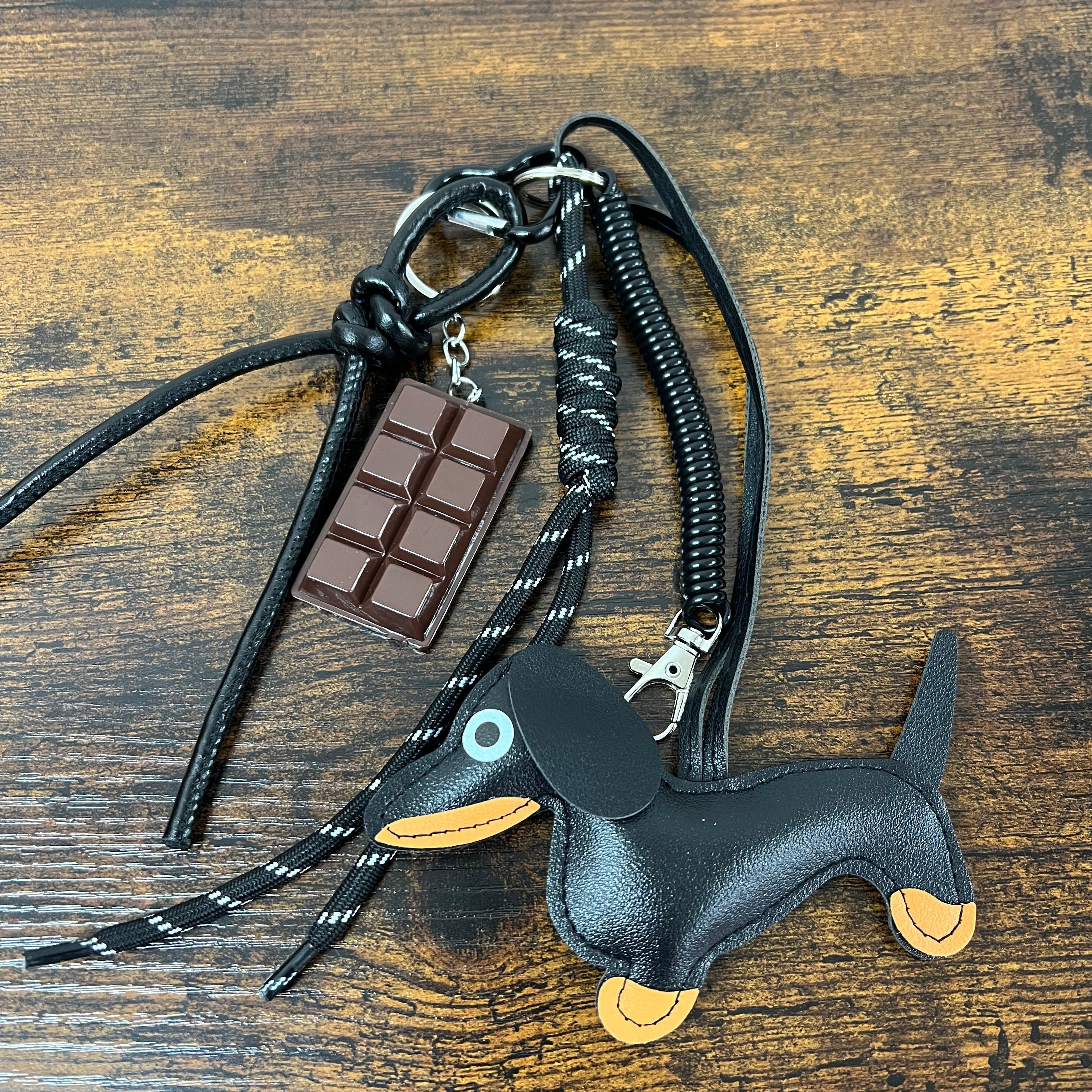 Portachiavi bassotto nero cioccolato